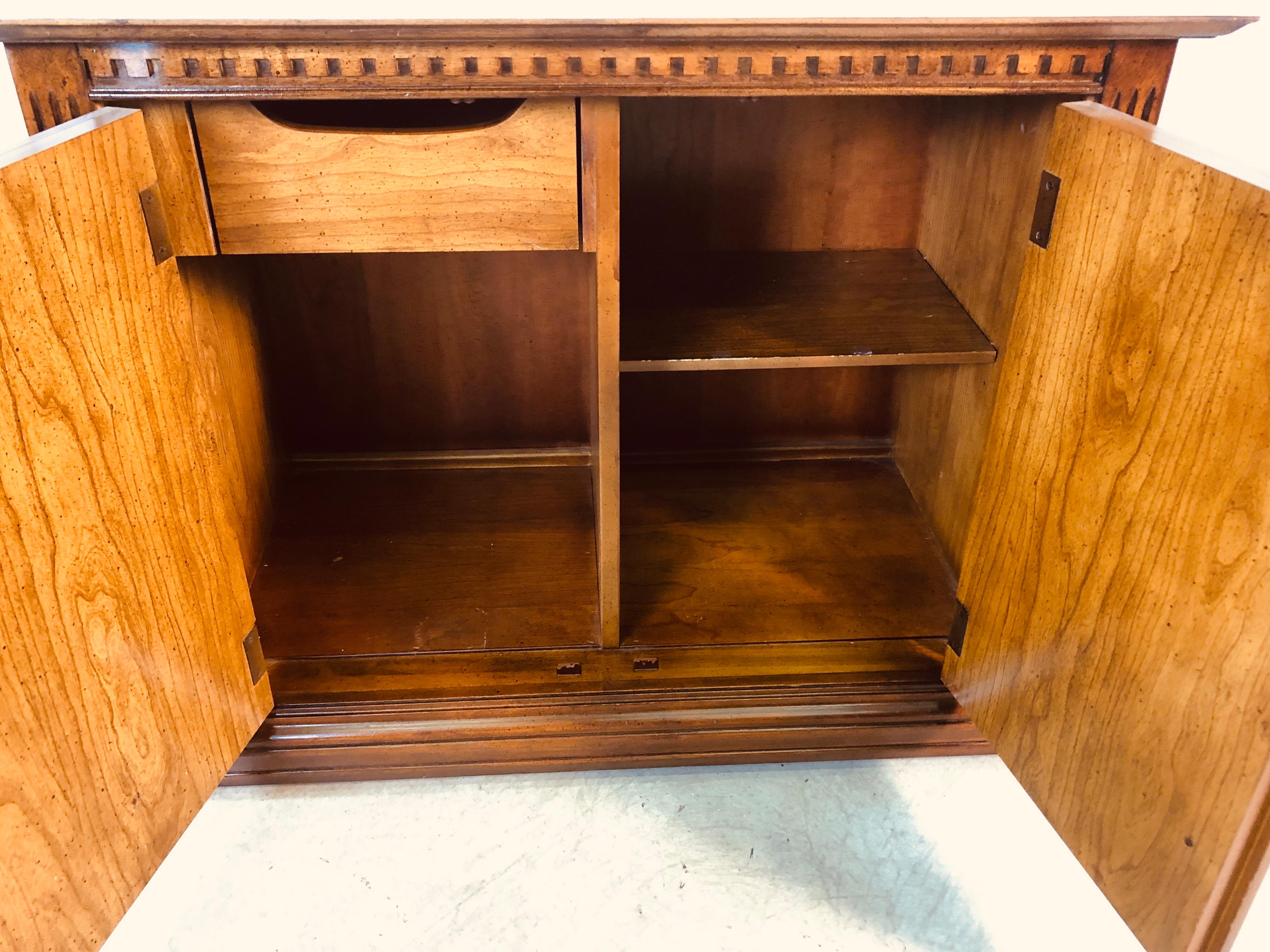 Mid-Century Modern 1970s Stanley Furniture Bar Console For Sale
