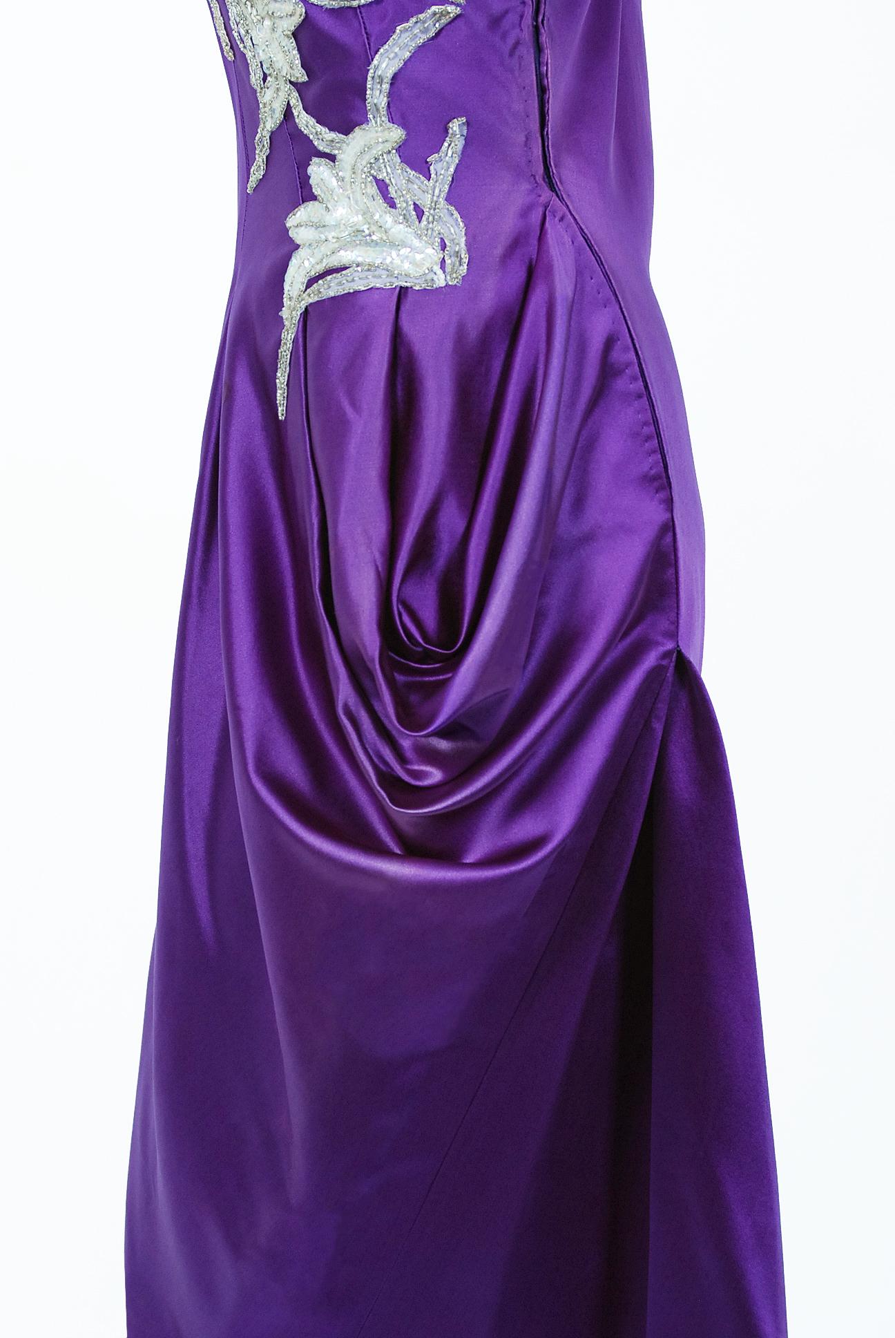 Vintage 1970s Stavropoulos Couture Purple Applique Silk One-Shoulder Fitted Gown In Good Condition For Sale In Beverly Hills, CA