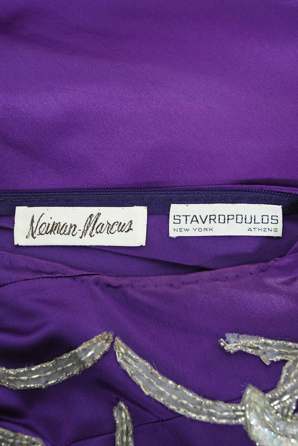 Vintage 1970 Stavropoulos Couture Purple Applique Silk One-Shoulder Fitted Gown (Robe ajustée à une épaule) en vente 4