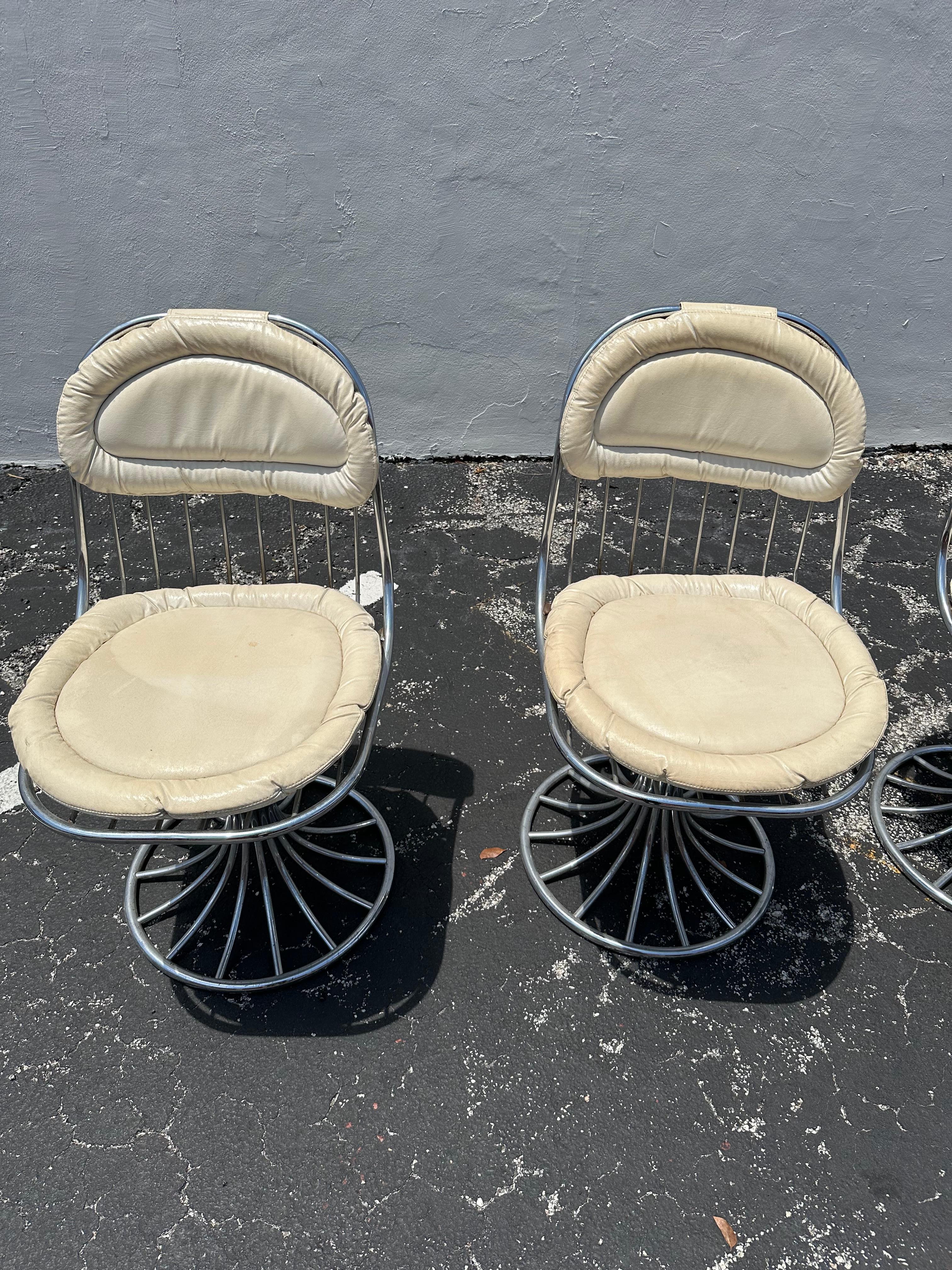 Chaises pivotantes blanches en acier et verre des années Whiting Table de salle à manger, ensemble de 5 en vente 6