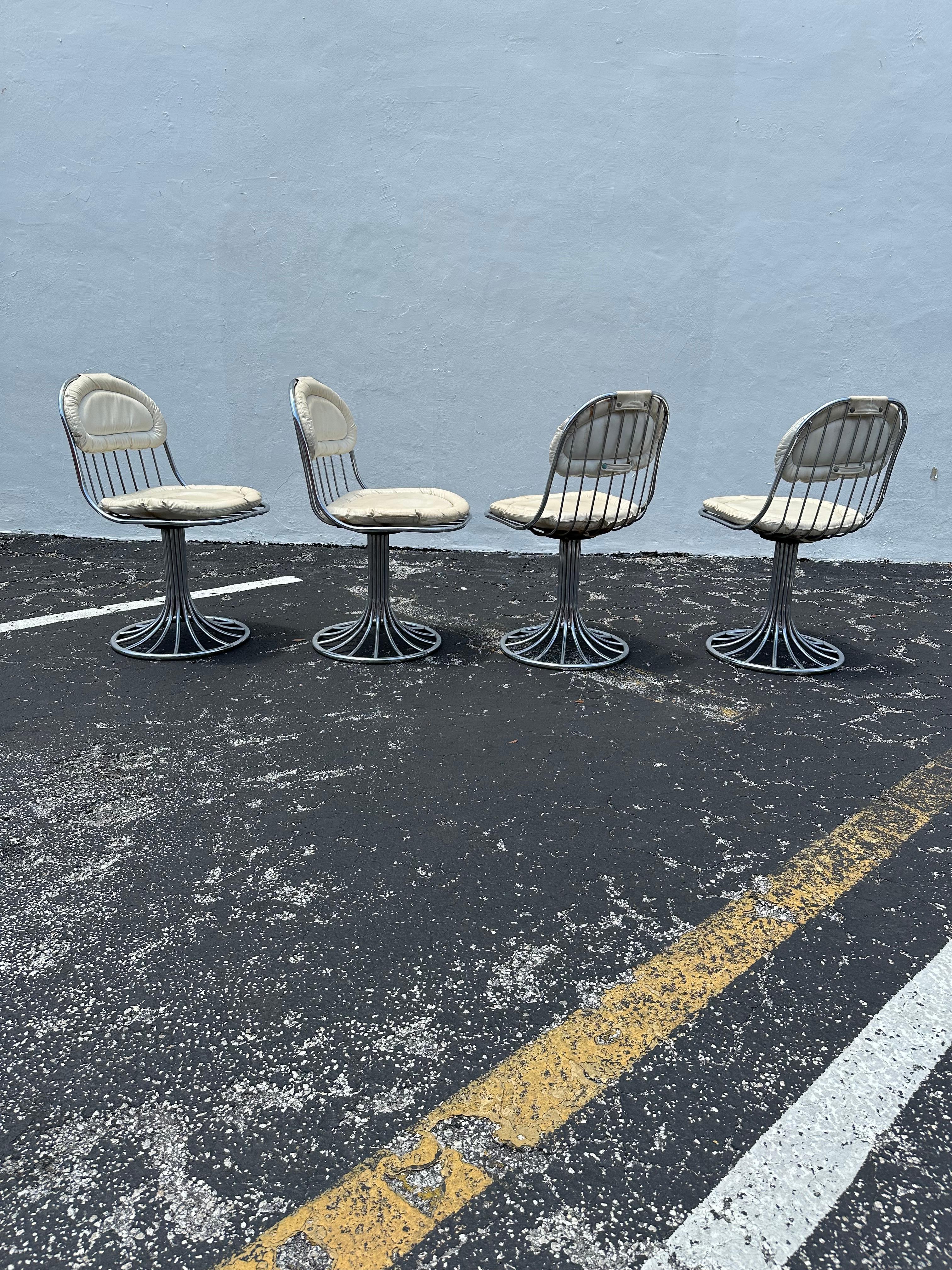 Chaises pivotantes blanches en acier et verre des années Whiting Table de salle à manger, ensemble de 5 en vente 3