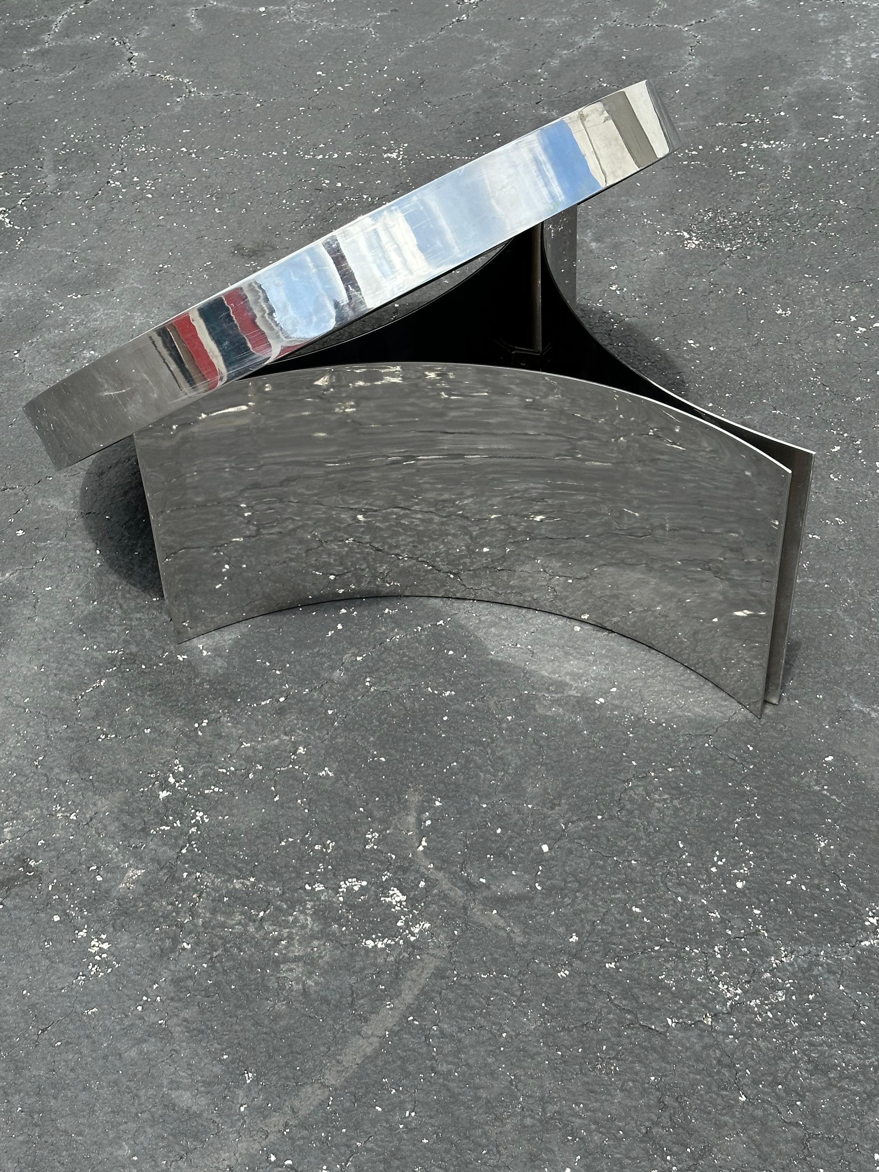 Table basse industrielle circulaire en acier et verre des années 1970 en vente 8