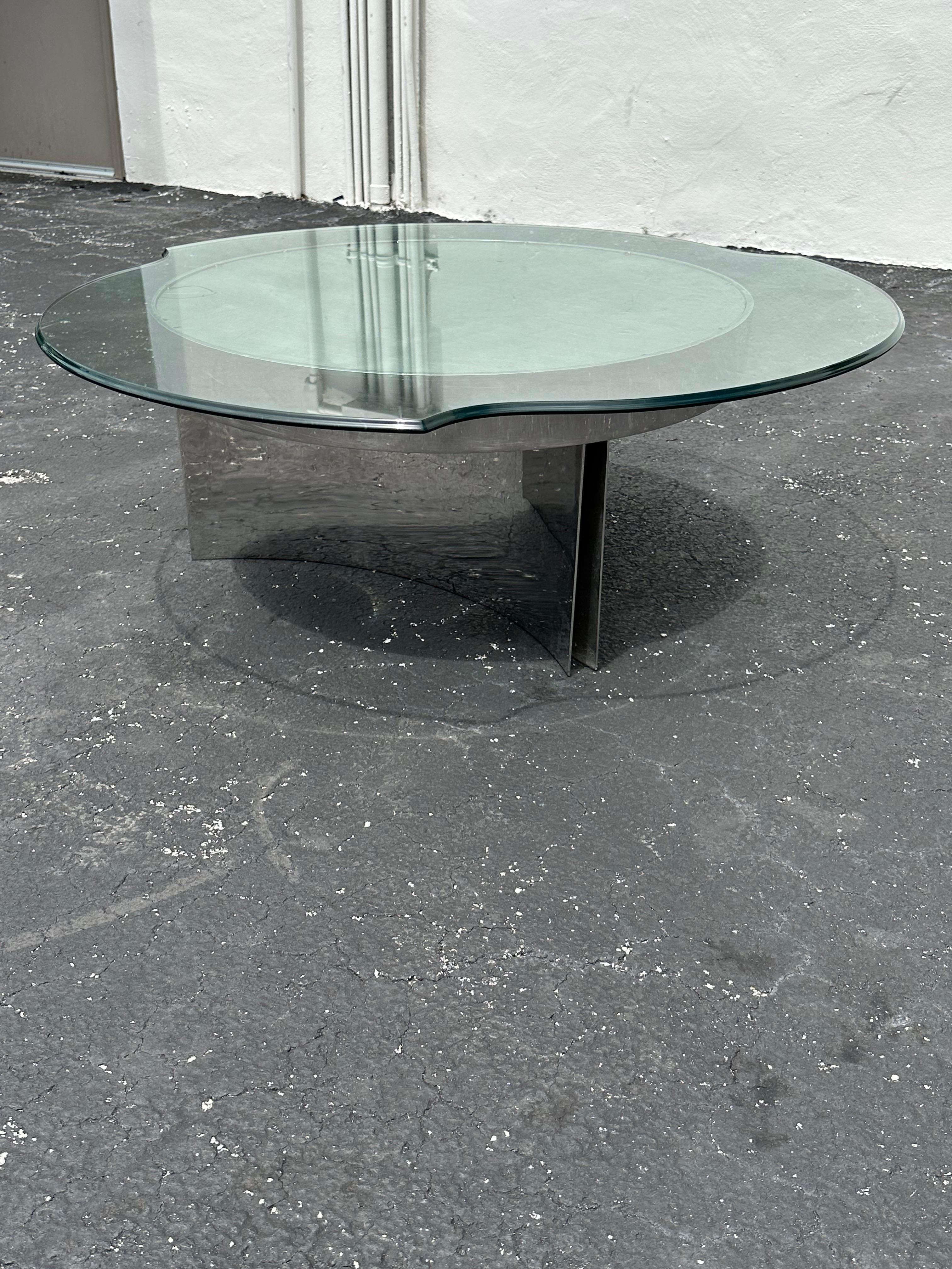 Table basse industrielle circulaire en acier et verre des années 1970 Bon état - En vente à Fort Lauderdale, FL