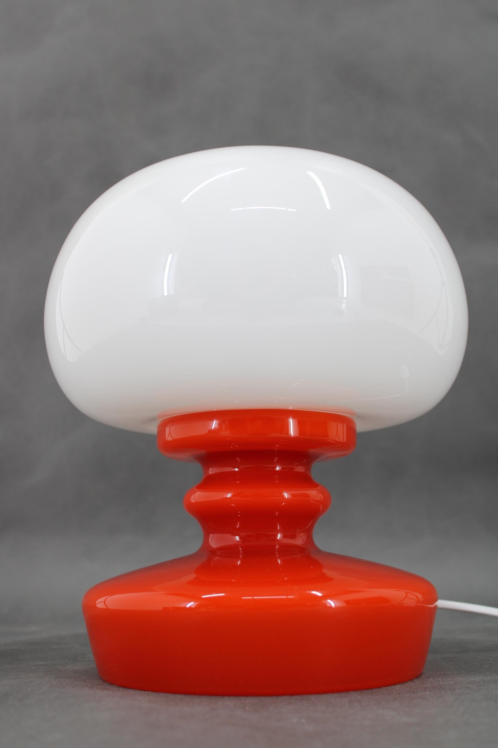 - nettoyé, poli et recâblé
 -1x , ampoule E26-E27 
-Compatible avec le câblage américain 