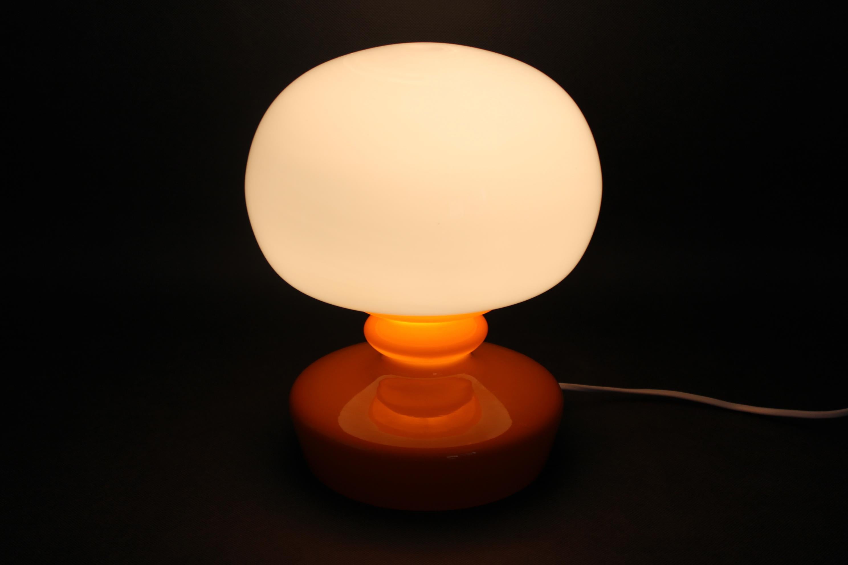 Stepan Tabery, Pilz-Tischlampe aus orangefarbenem Glas, Tschechoslowakei, 1970er Jahre im Angebot 1