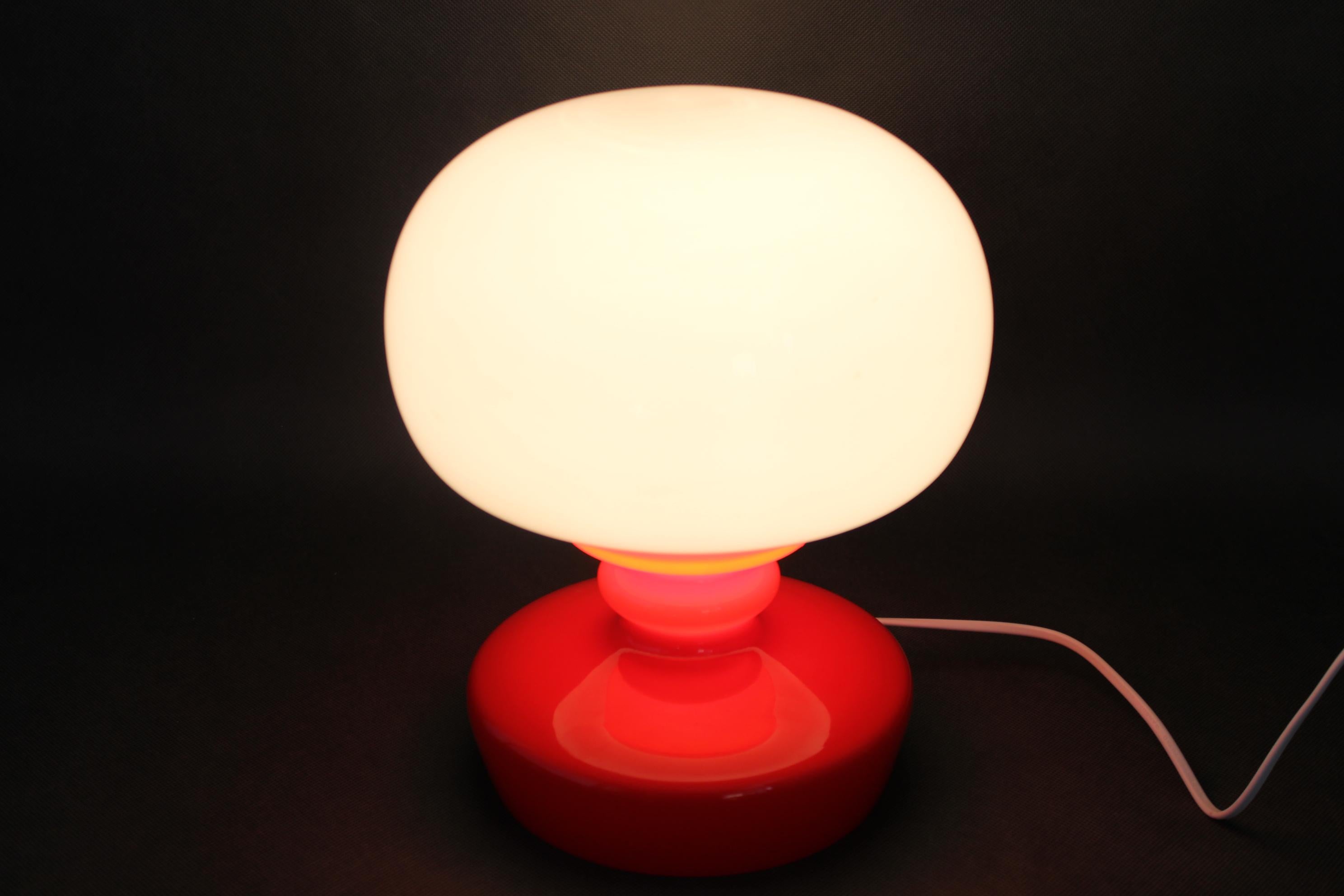 1970s Stepan Tabery Red Glass Mushroom Table Lamp, Czechoslovakia For Sale 3