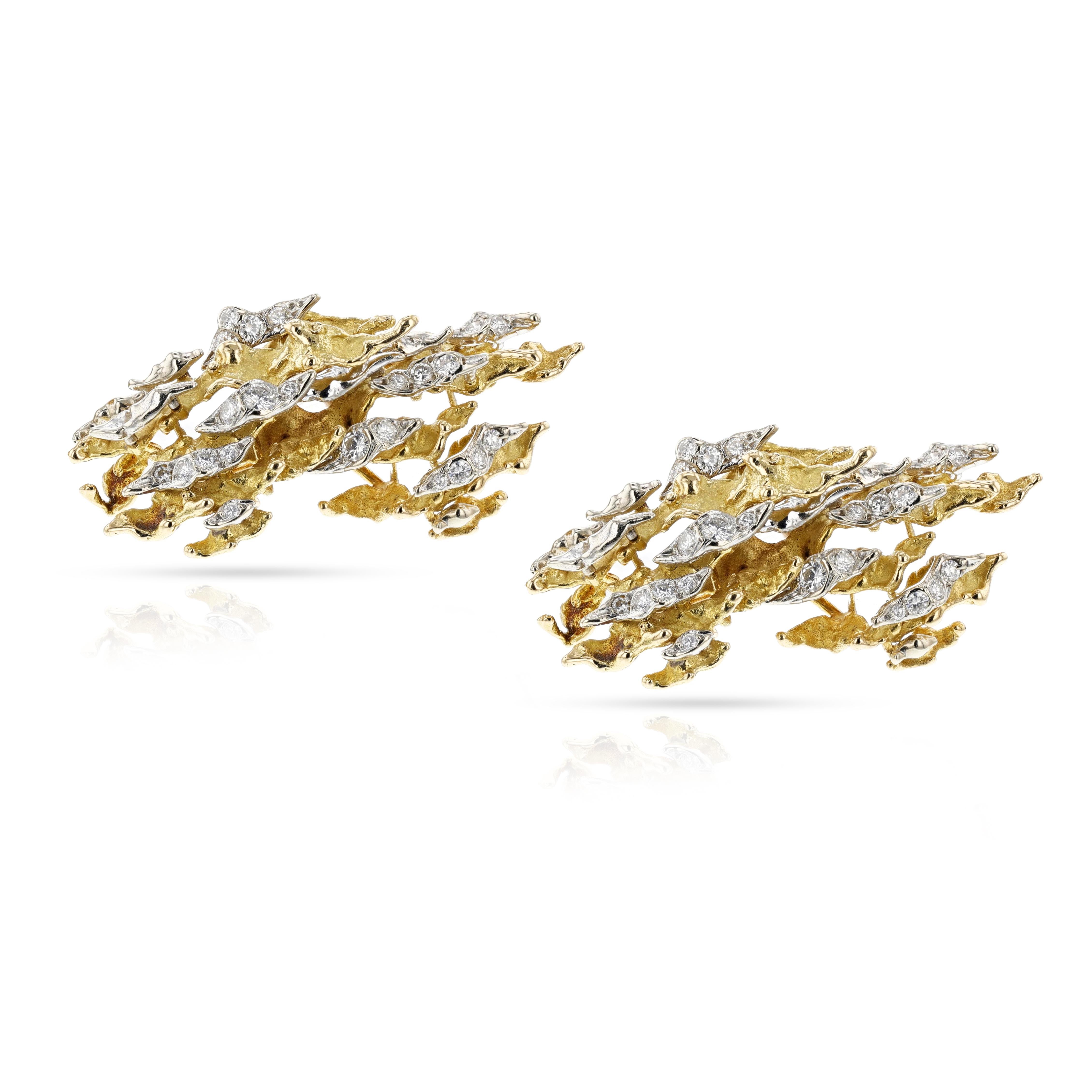 1970s Sterlé Yellow and White Gold Wavy Earrings with Diamonds In Excellent Condition In New York, NY
