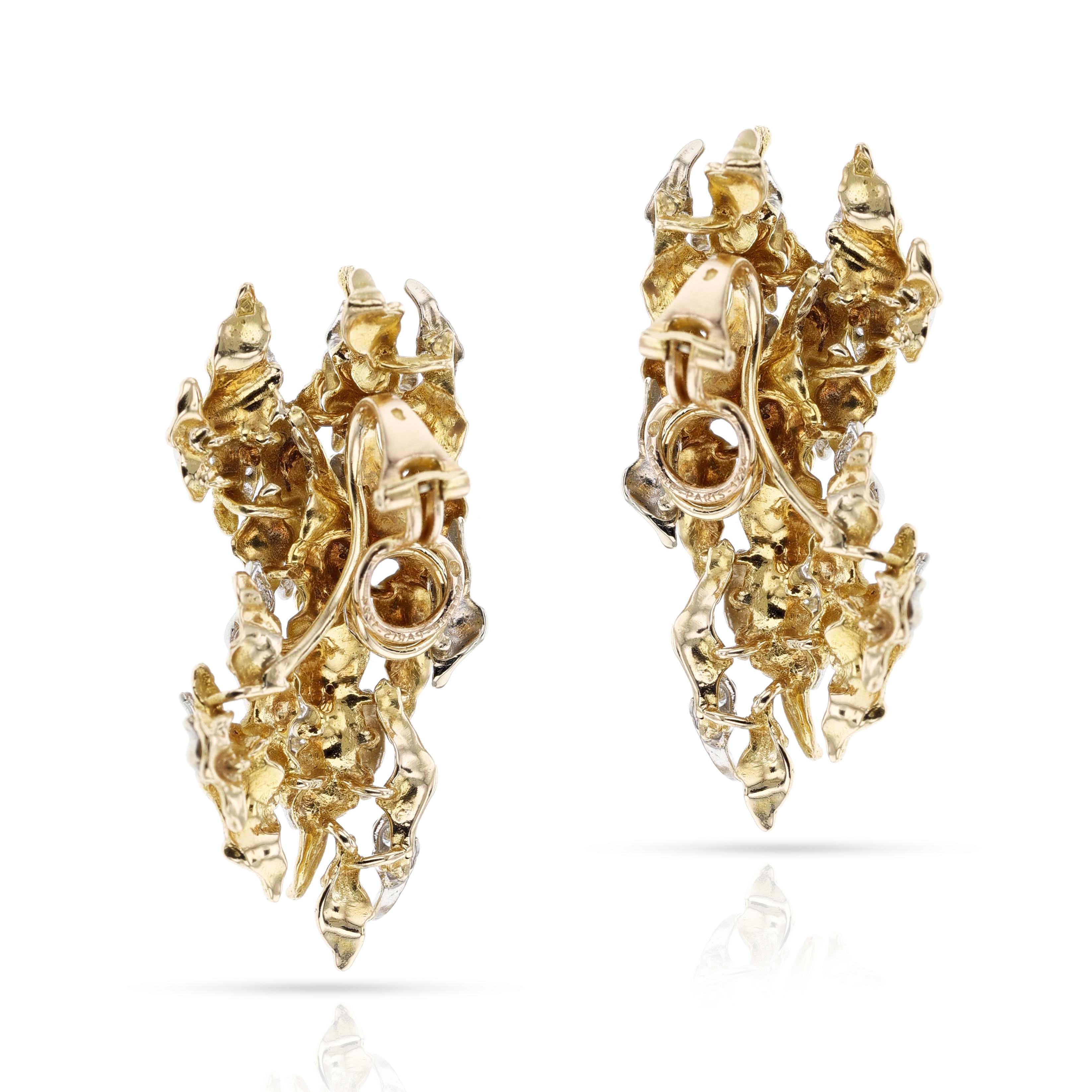 Women's or Men's 1970s Sterlé Yellow and White Gold Wavy Earrings with Diamonds