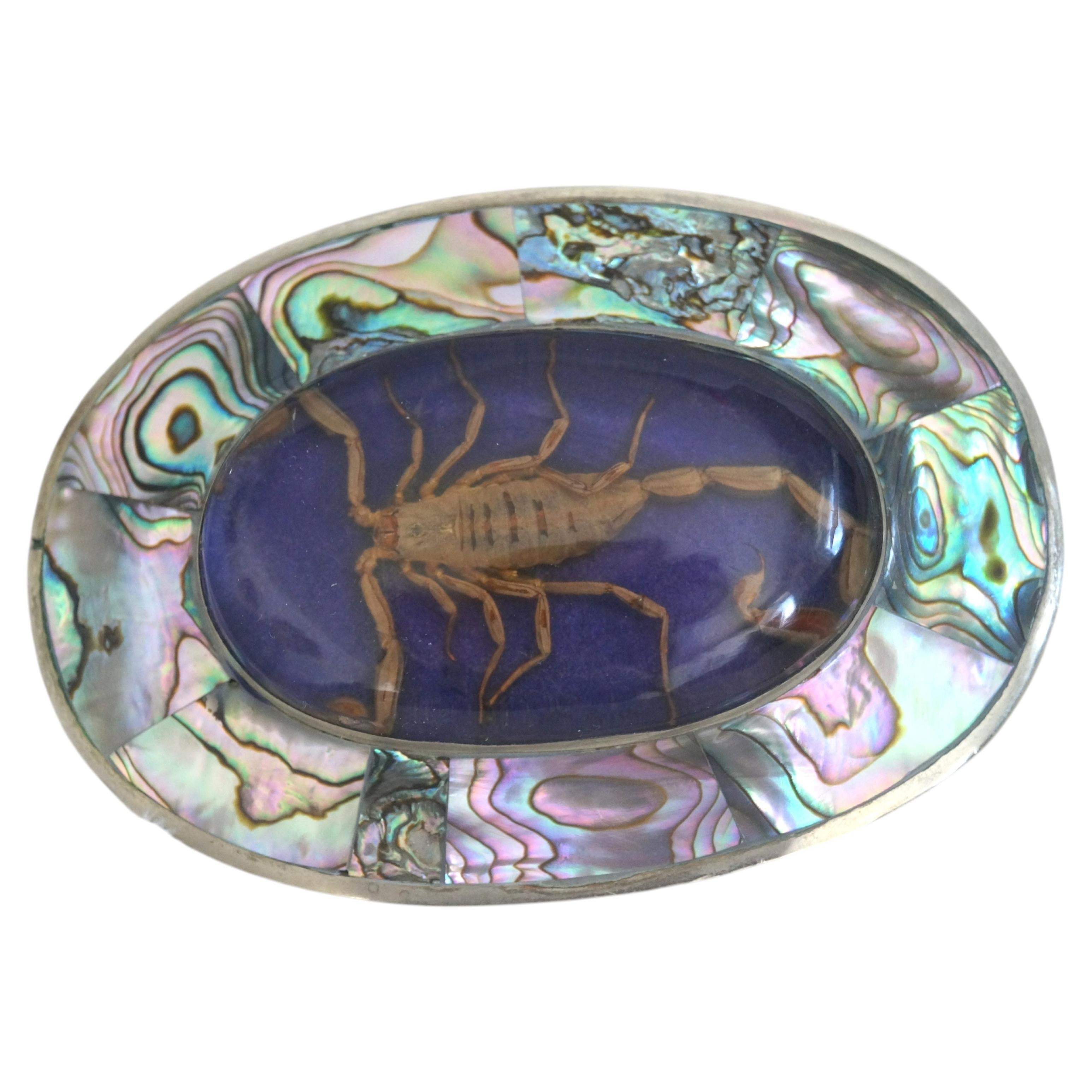 Fibbia da cintura anni '70 in argento, abalone e lucite con scorpione