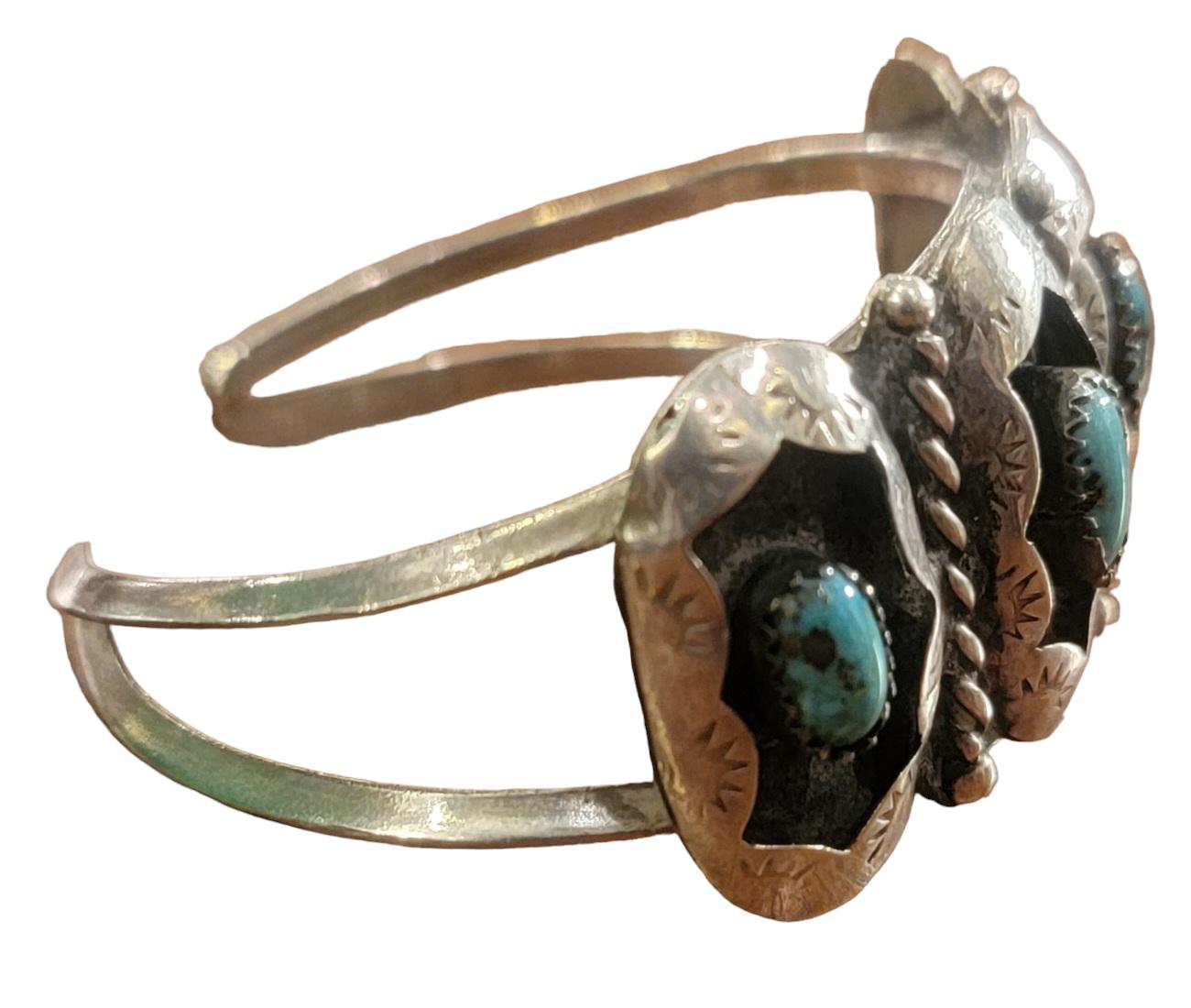 1970s Sterling King Man Native American Bracelet. Turquoise cuff bracelet Kingman. Hand made with sterling silver and turquois stones. Amazing quality sterling.

Stones are embedded within the sterling in each pocket, There is a sterling twist in