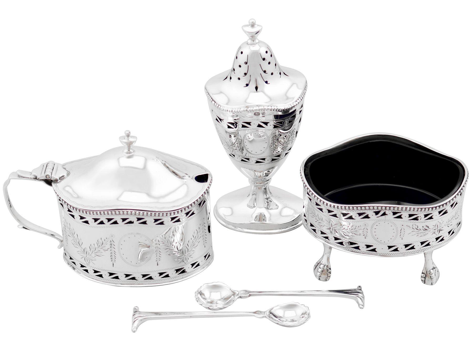 English 1970s Sterling Silver Condiment Set For Sale