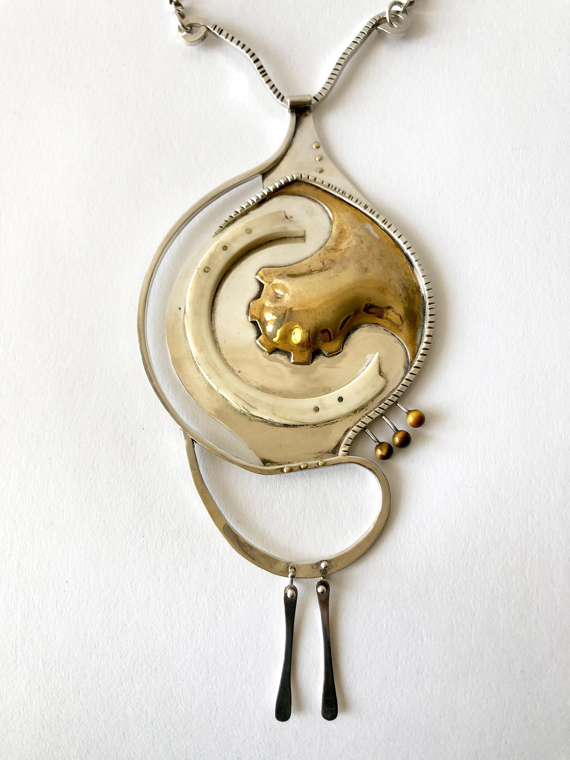 Moderniste Collier American Studio en argent sterling et or avec œil de tigre, fait à la main, années 1970 en vente