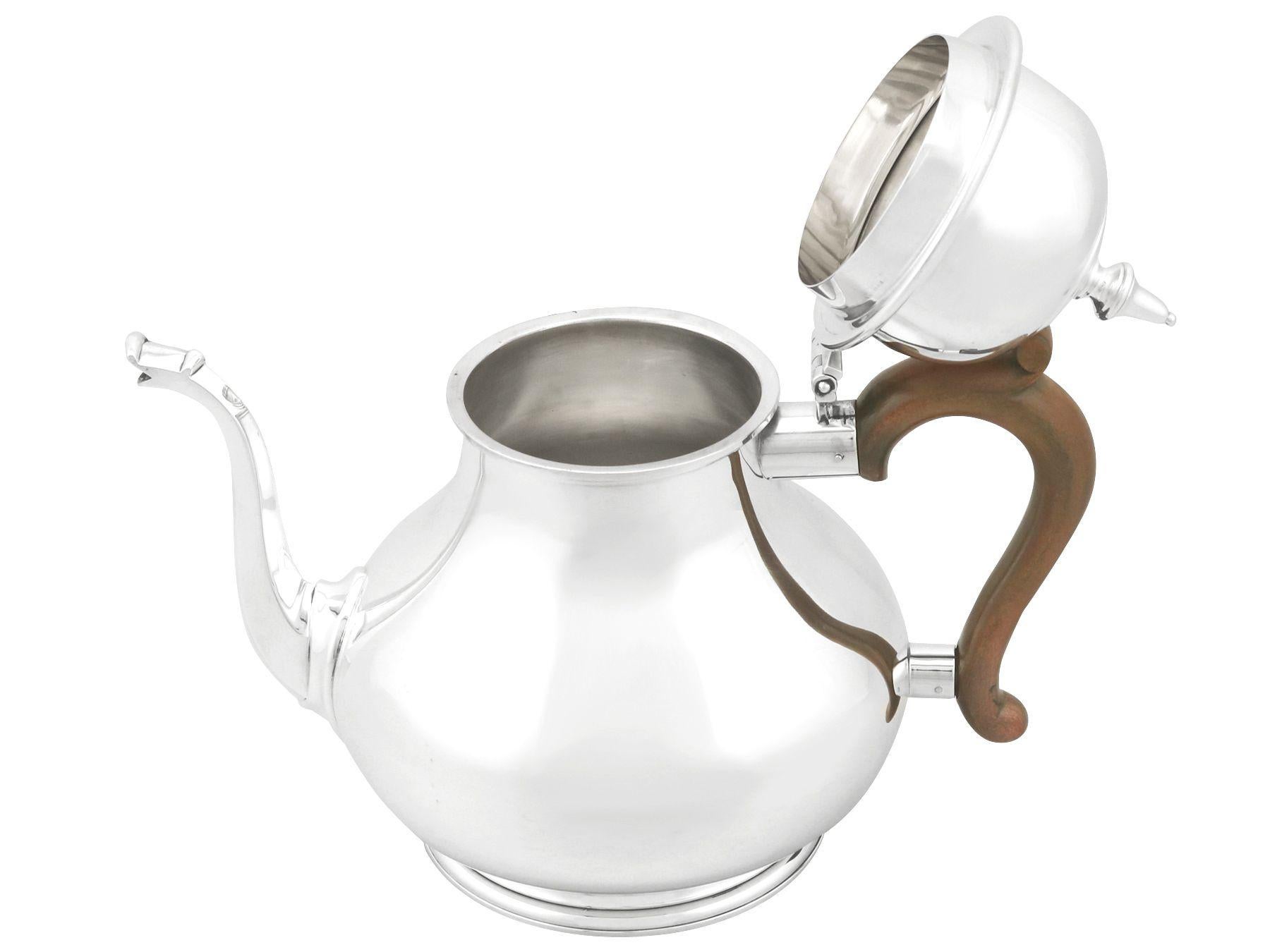 English Richard Comyns 1970s Sterling Silver Teapot by William Comyns & Sons Ltd