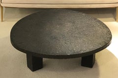 table basse en pierre noire des années 1970