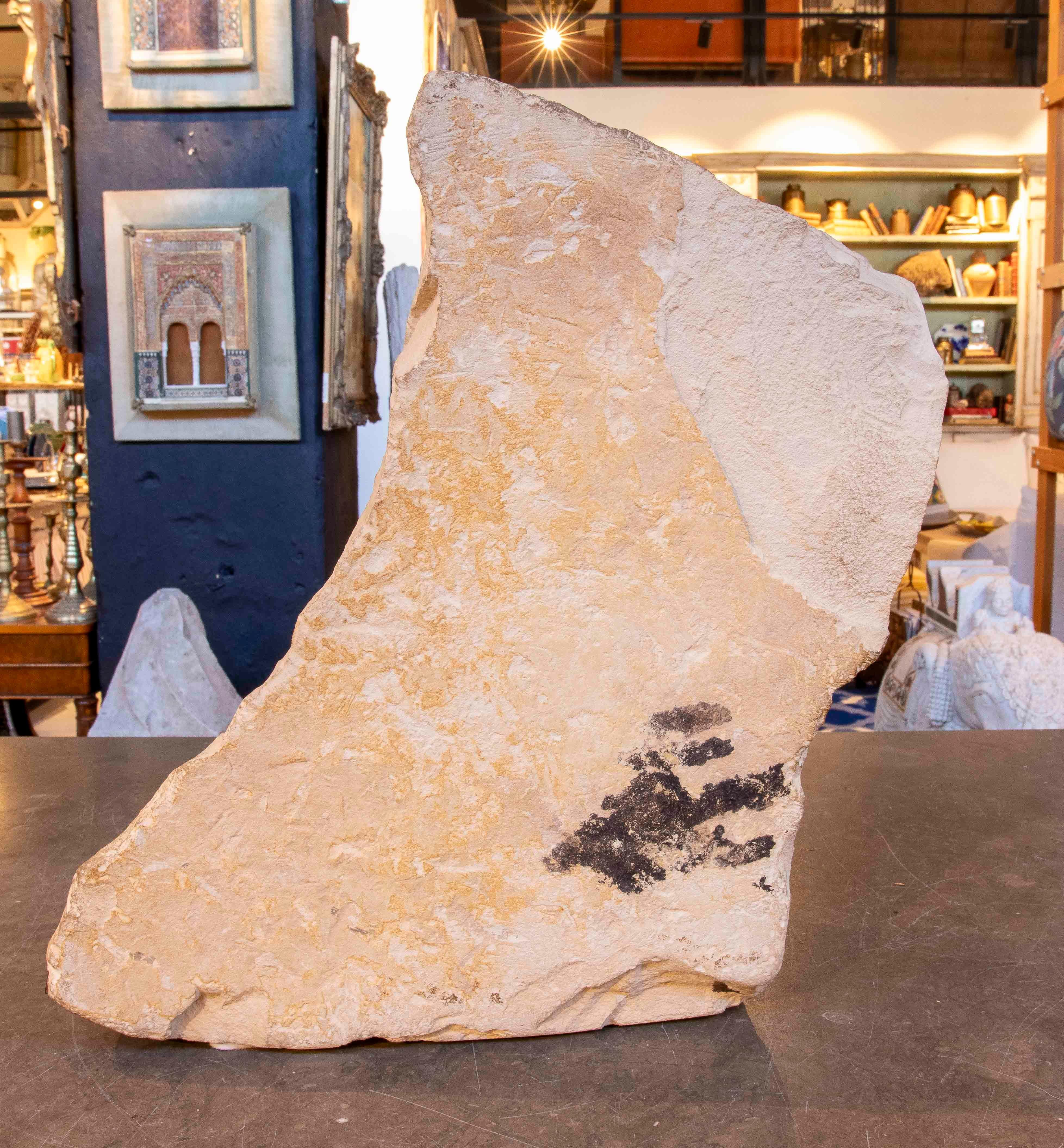 Scultura in pietra di Michel Bulard degli anni '70 
