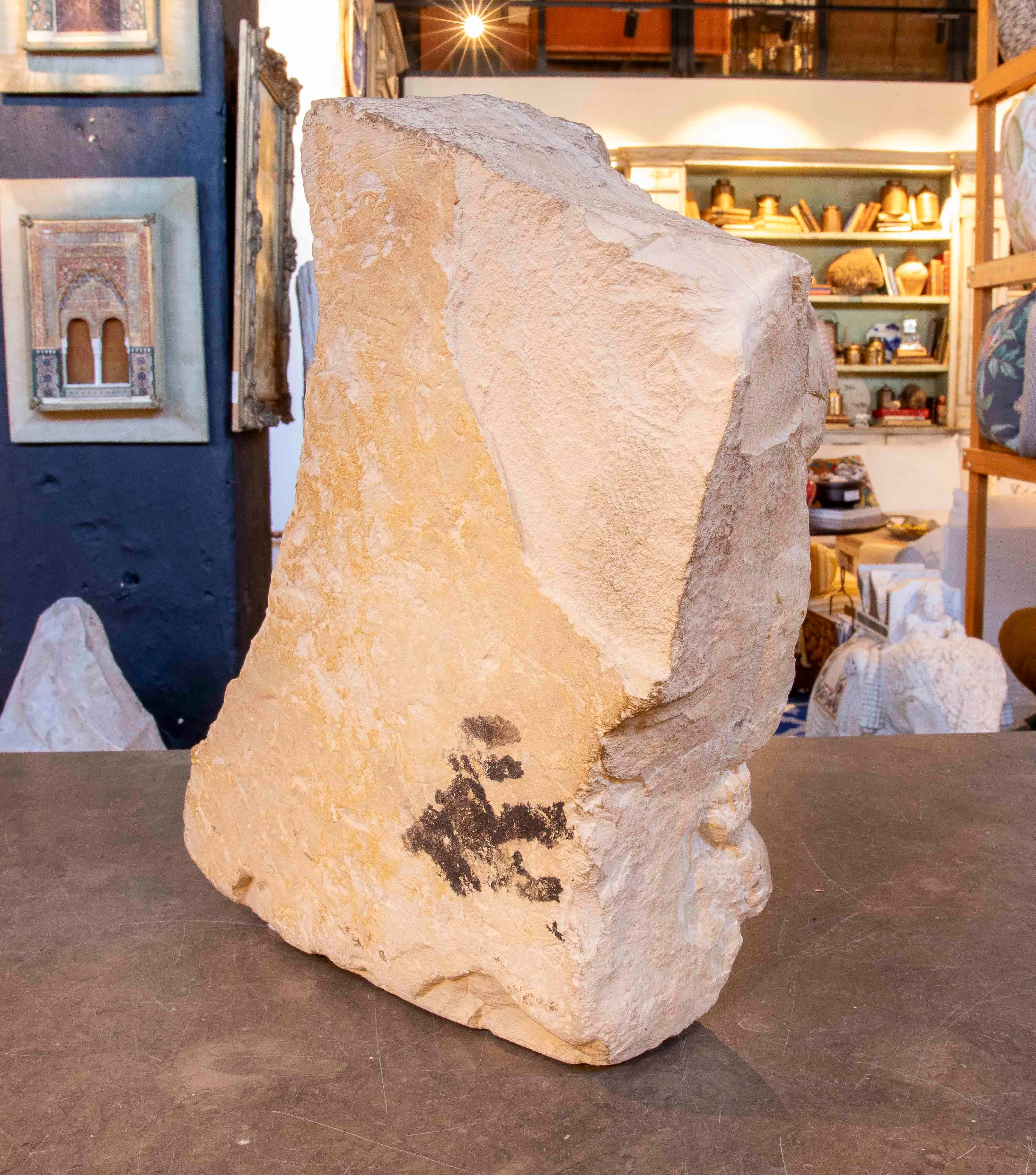 Scultura in pietra di Michel Bulard degli anni '70 