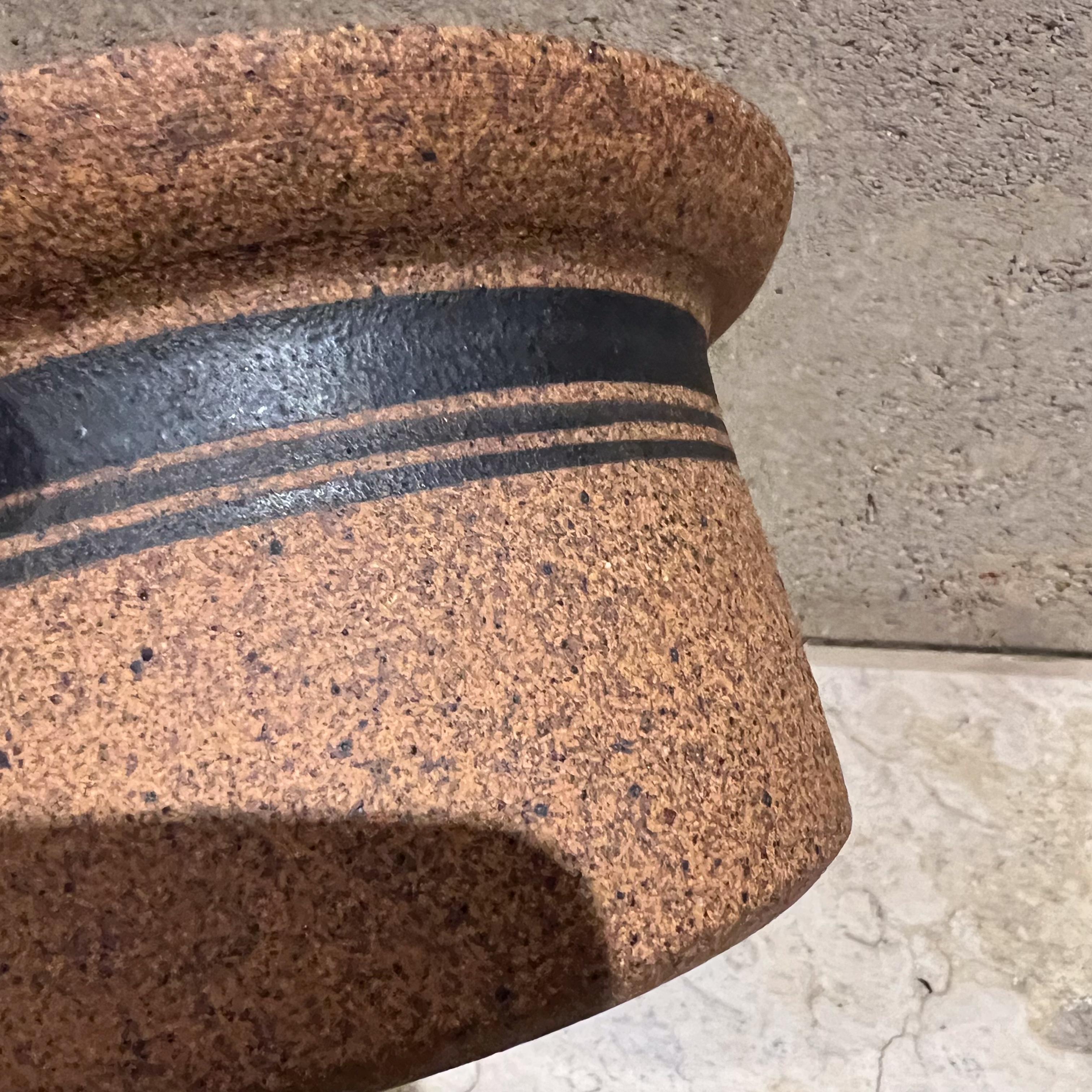 1970 Modernist Stoneware Art Pottery Casserole Poterie en vente 2