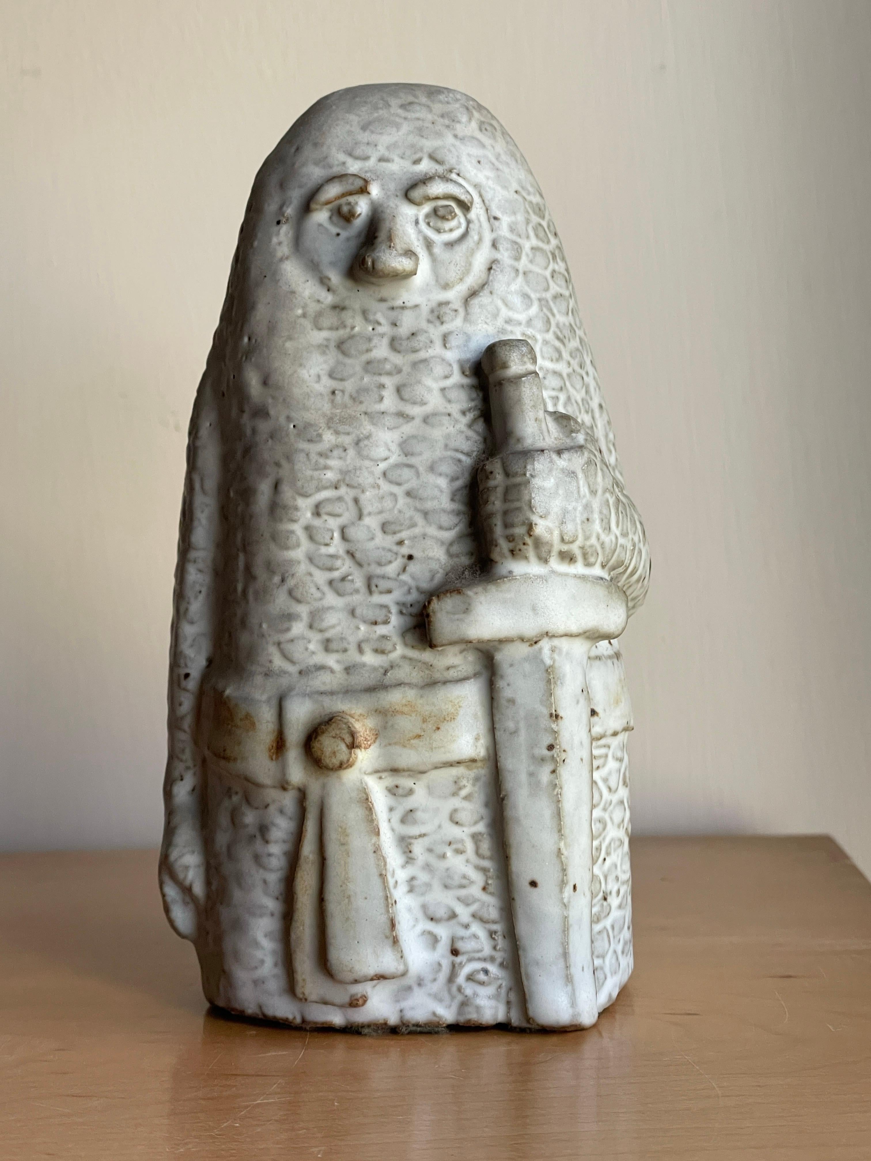 Scandinavo moderno Gres degli anni '70 King Arthur Cavaliere Medievale Figura Biomorfa del Mid-Century Danese in vendita