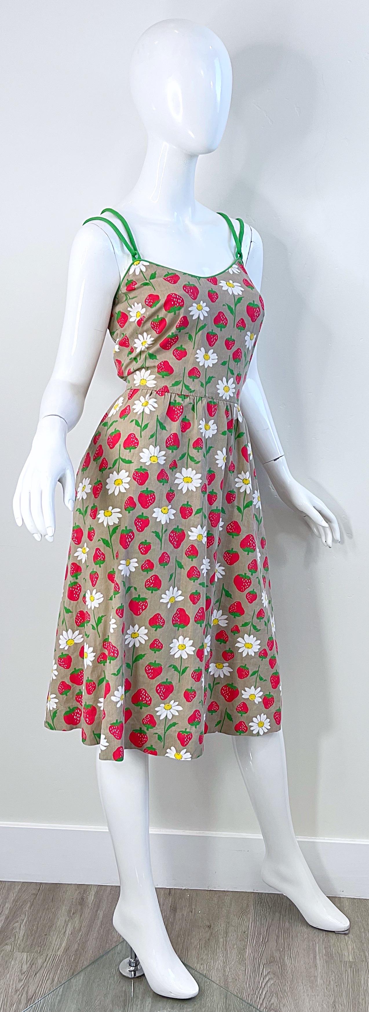 1970s Strawberry and Daisy Novelty Print Khaki Vintage 70s Cotton Sun Dress For Sale 1