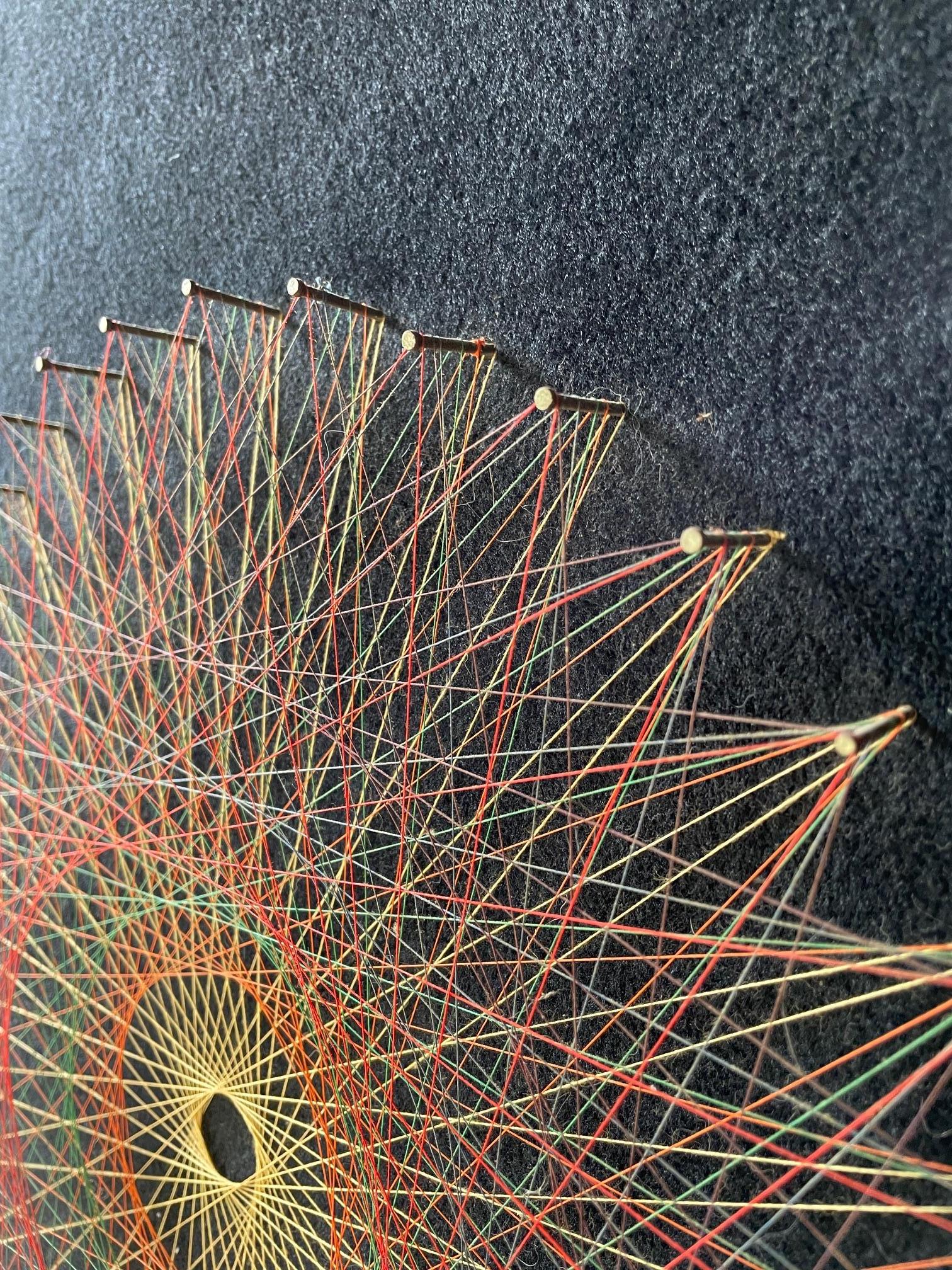 1970er String Geometrisch Spät Pop Op Art Wandskulptur Vintage Psychedelisch (amerikanisch) im Angebot