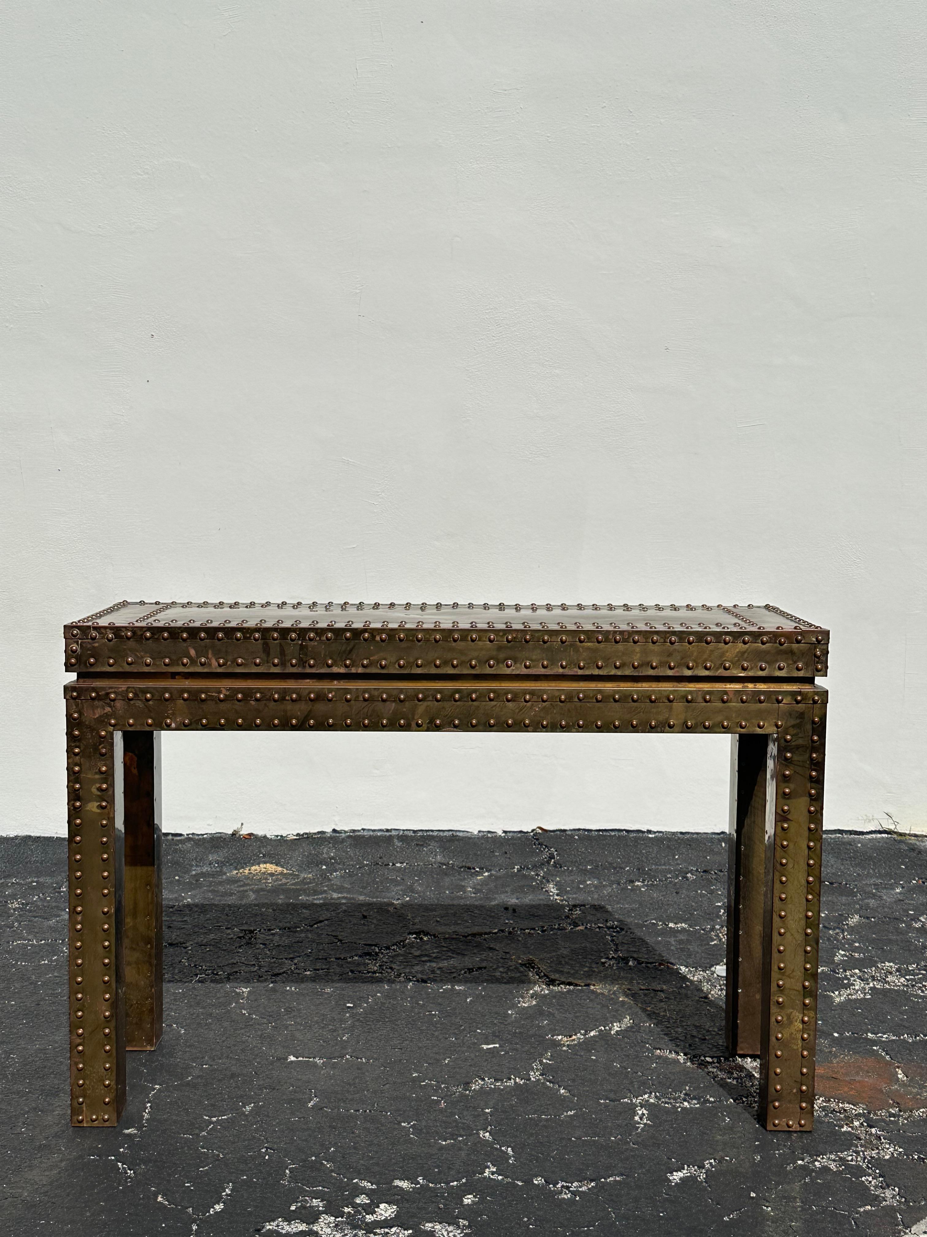1970s Studded Aged Brass Parsons Console Table and Octagonal Mirror by Sarreid In Good Condition For Sale In Fort Lauderdale, FL