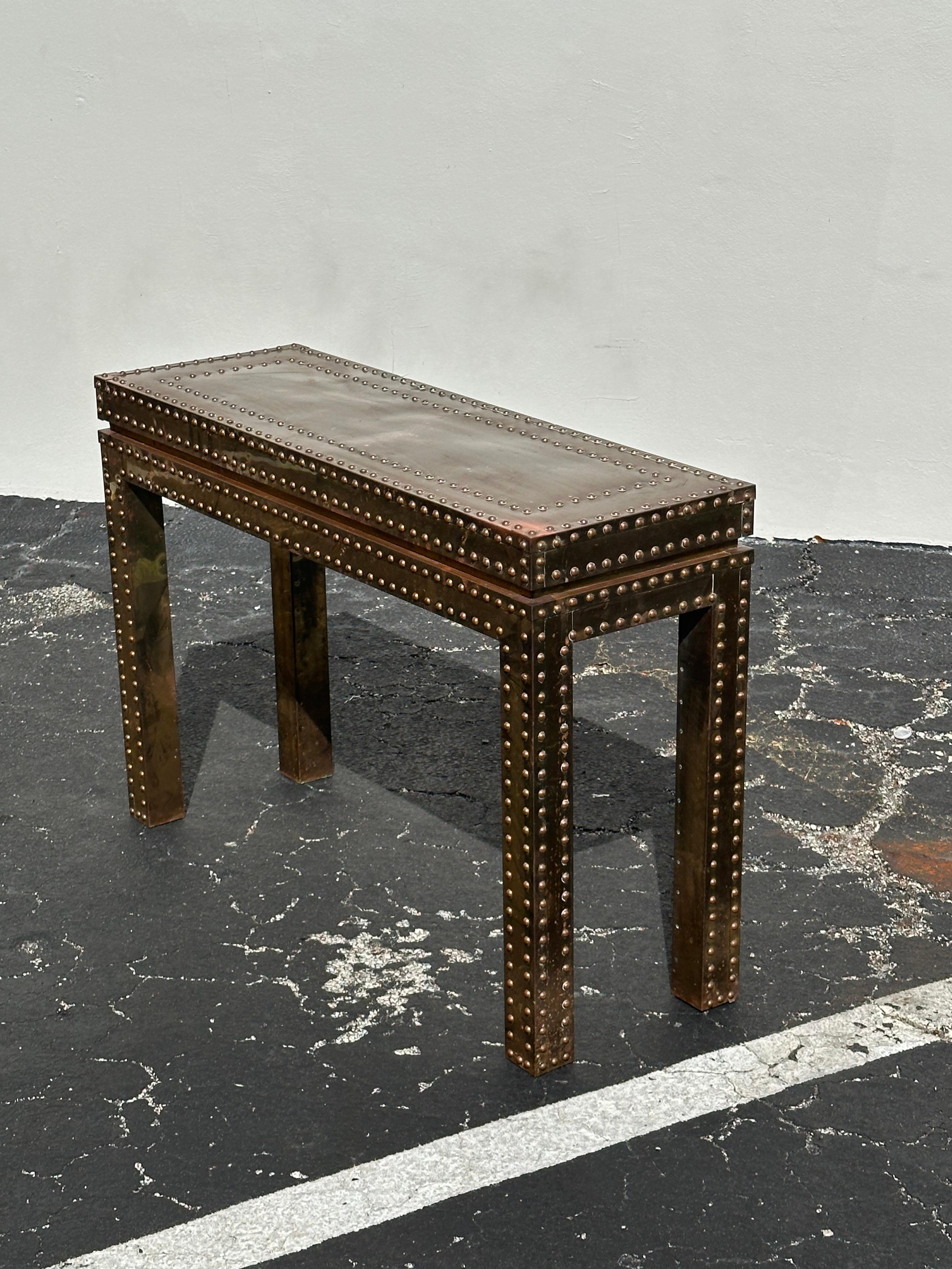 Late 20th Century 1970s Studded Aged Brass Parsons Console Table and Octagonal Mirror by Sarreid For Sale
