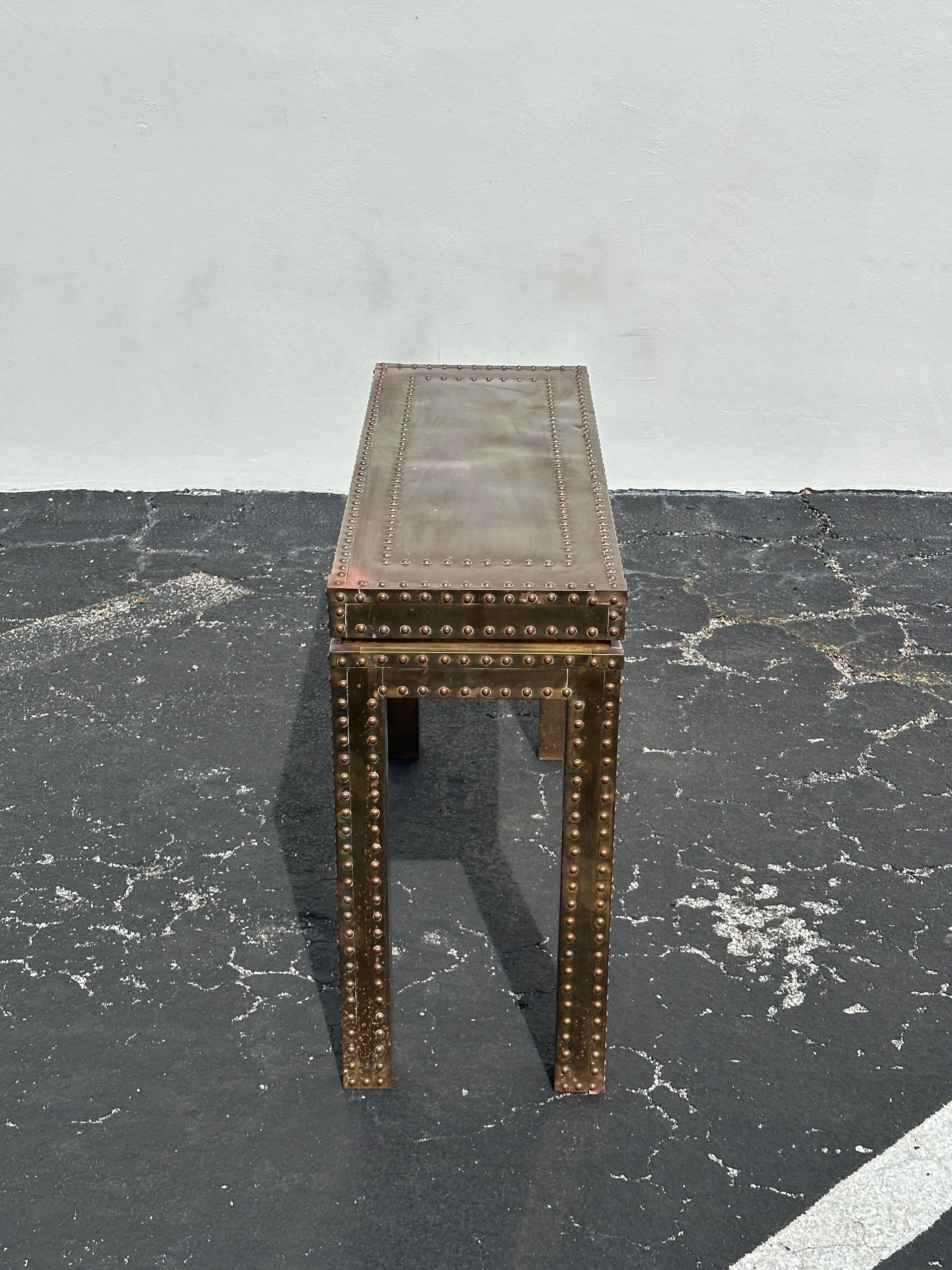 1970s Studded Aged Brass Parsons Console Table and Octagonal Mirror by Sarreid For Sale 2