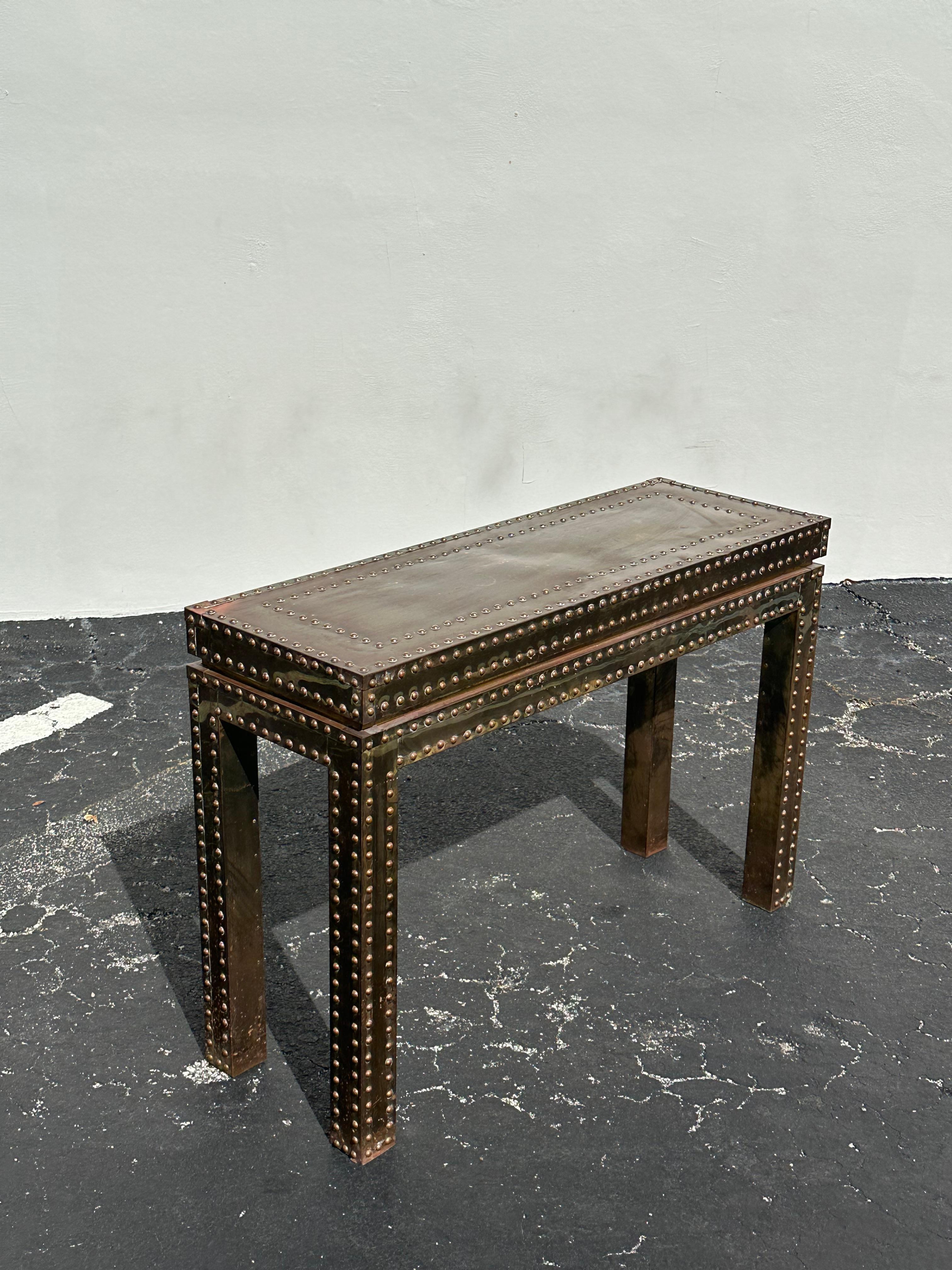 1970s Studded Aged Brass Parsons Console Table and Octagonal Mirror by Sarreid For Sale 3