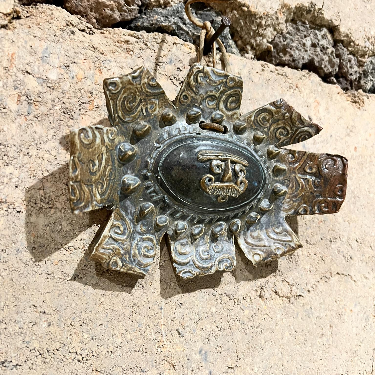 1970er Studio Art Handcrafted Sun Shaped Pottery im Zustand „Gut“ im Angebot in Chula Vista, CA