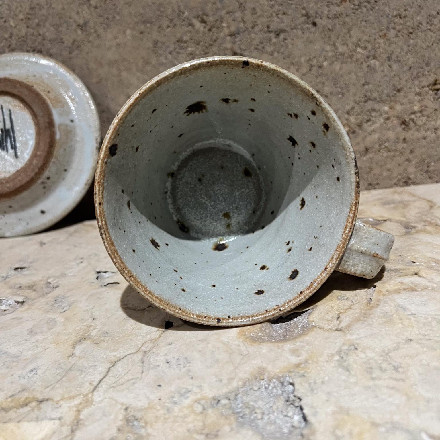 Tasse à café et soucoupe en grès Studio Art Pottery des années 1970 en vente 1