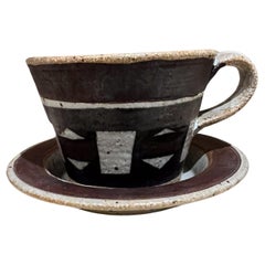 Tasse à café et soucoupe en grès Studio Art Pottery des années 1970