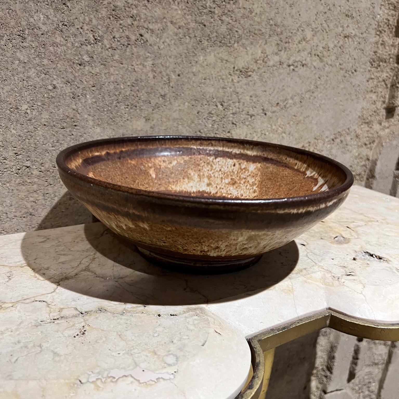 Studio Art Pottery Modernist Brown Bowl
Serving dish
Signed art
3.5 h x 10.25 diameter
Original vintage
See all images provided