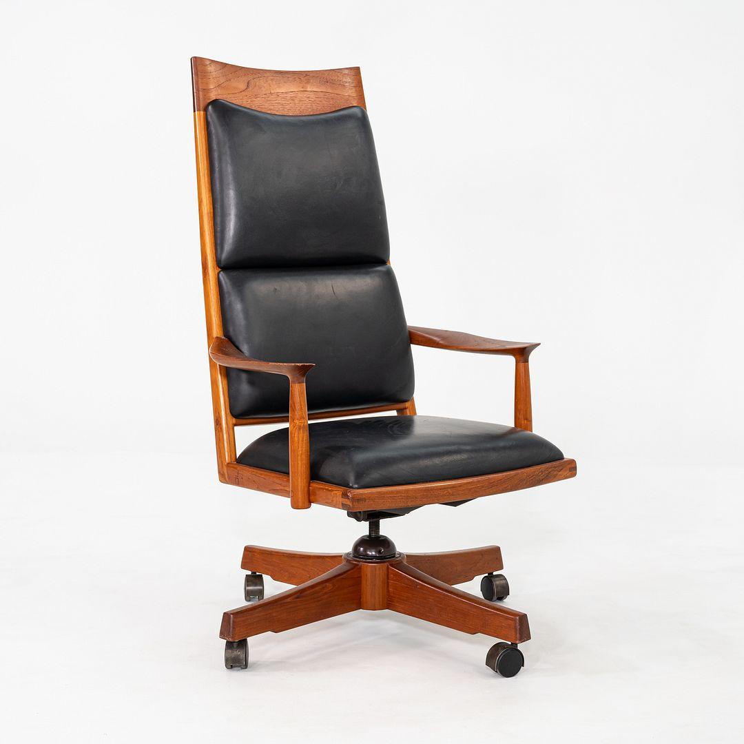 Moderne 1970 Studio A Crafted Executive Desk Chair by John Nyquist in Teak with Leather (Chaise de bureau en teck et cuir) en vente