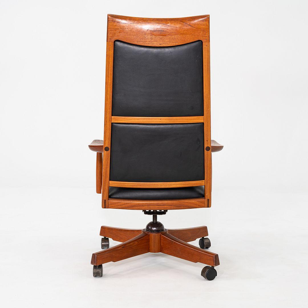 Américain 1970 Studio A Crafted Executive Desk Chair by John Nyquist in Teak with Leather (Chaise de bureau en teck et cuir) en vente