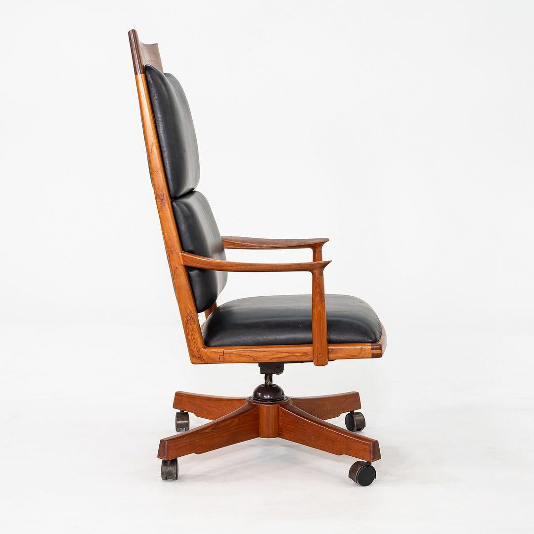 Fin du 20e siècle 1970 Studio A Crafted Executive Desk Chair by John Nyquist in Teak with Leather (Chaise de bureau en teck et cuir) en vente