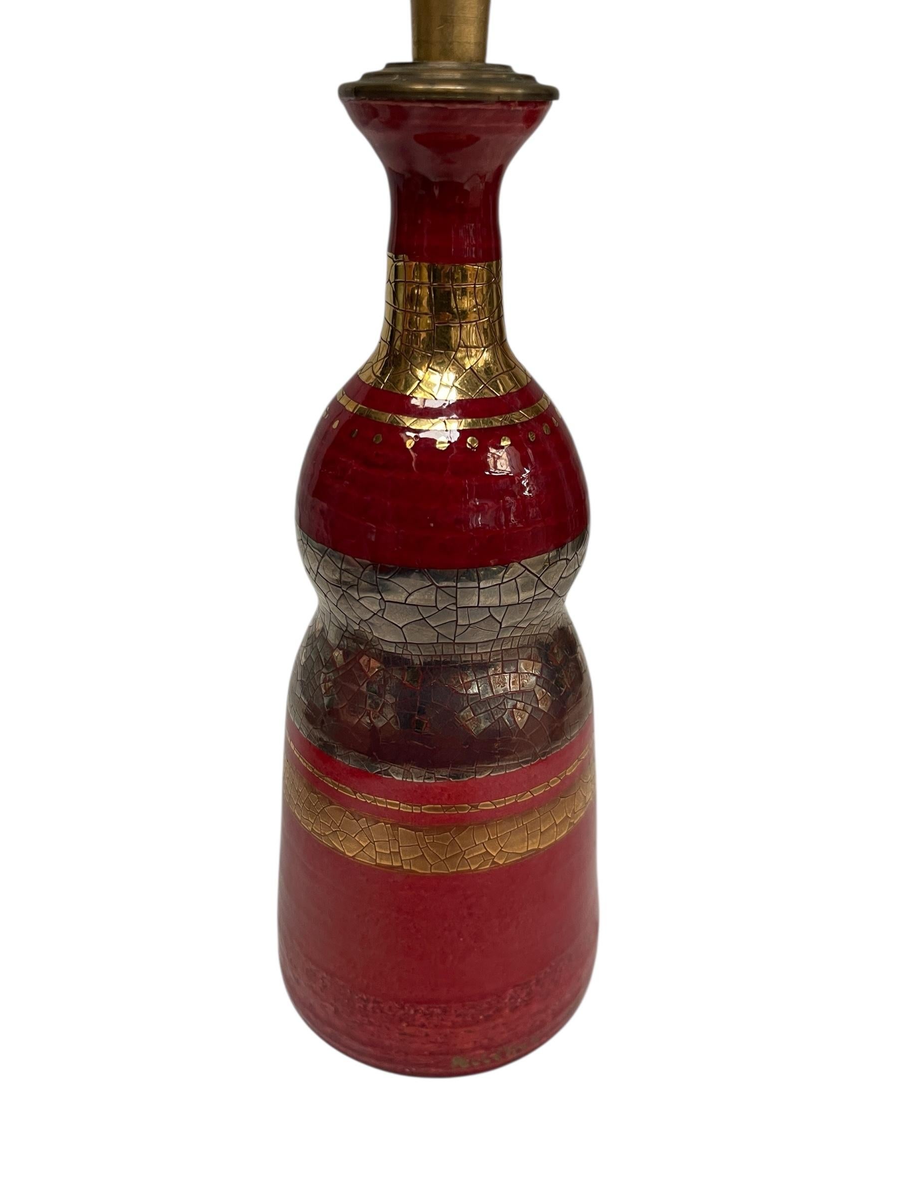 Lámpara de cerámica Studio Pottery de los años 60, de Georges Pelletier
Raro en burdeos con dorado
Dimensiones indicadas con pantalla / Sin pantalla incluida