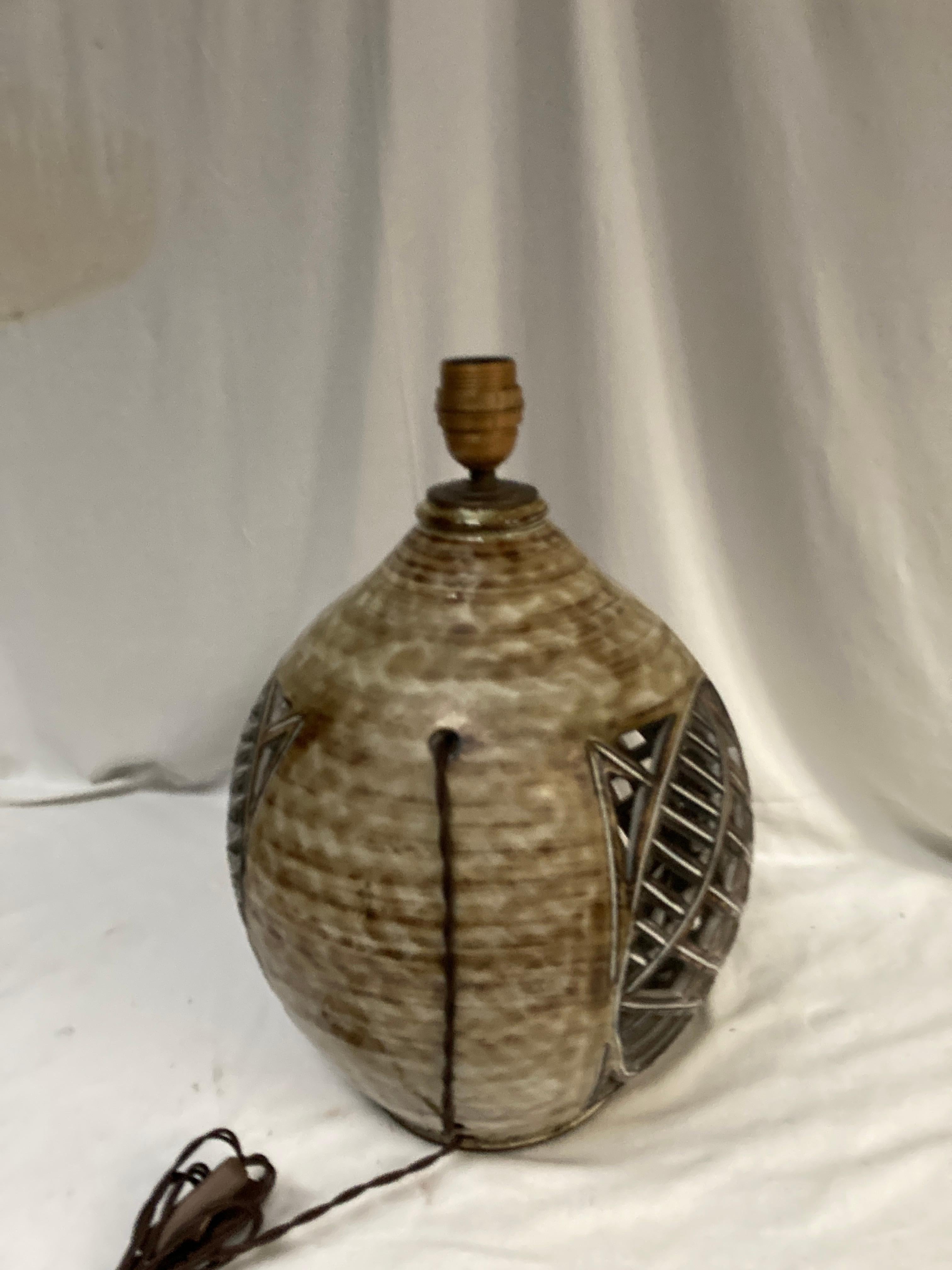 Lámpara de cerámica Studio Pottery de 1970 de Le Vieux Moulin Vallauris en venta 4
