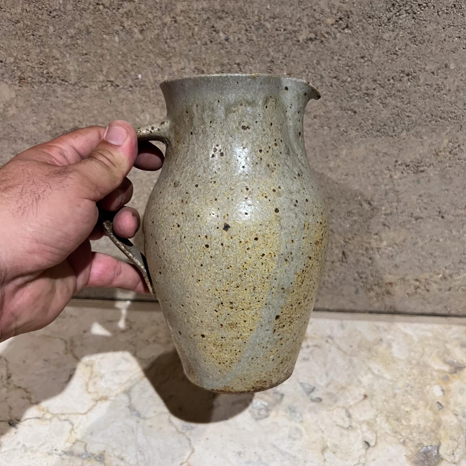 Brocca in gres scultoreo di Studio Pottery degli anni '70 in vendita 6