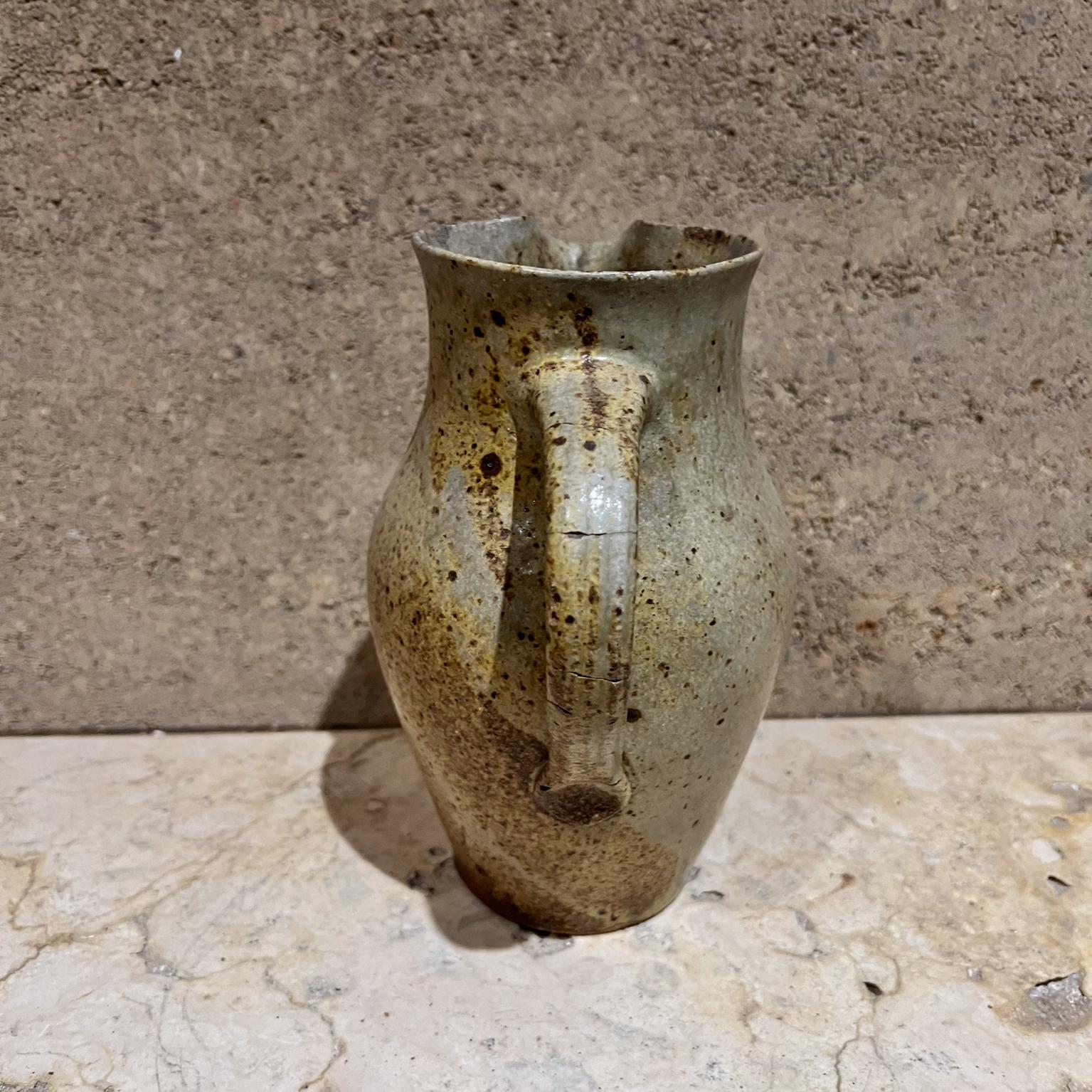 Mid-Century moderno Brocca in gres scultoreo di Studio Pottery degli anni '70 in vendita