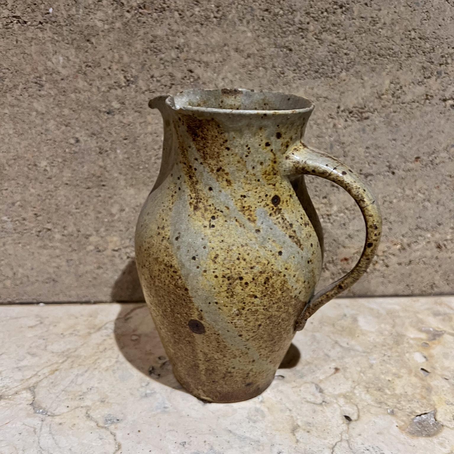XX secolo Brocca in gres scultoreo di Studio Pottery degli anni '70 in vendita