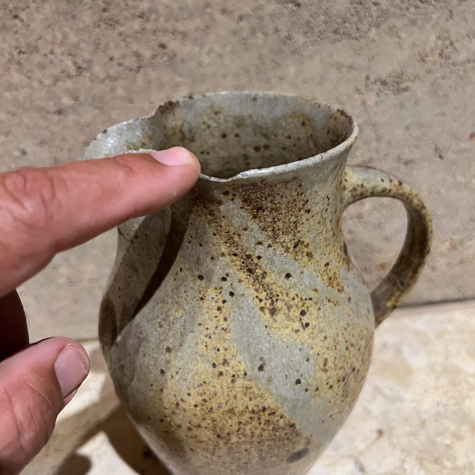 Brocca in gres scultoreo di Studio Pottery degli anni '70 in vendita 1
