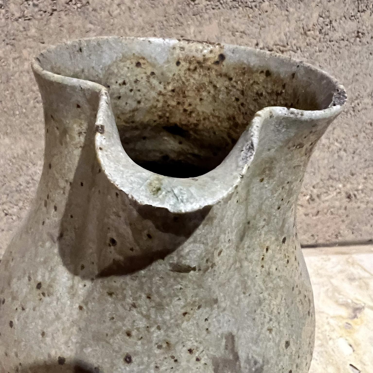 Brocca in gres scultoreo di Studio Pottery degli anni '70 in vendita 2