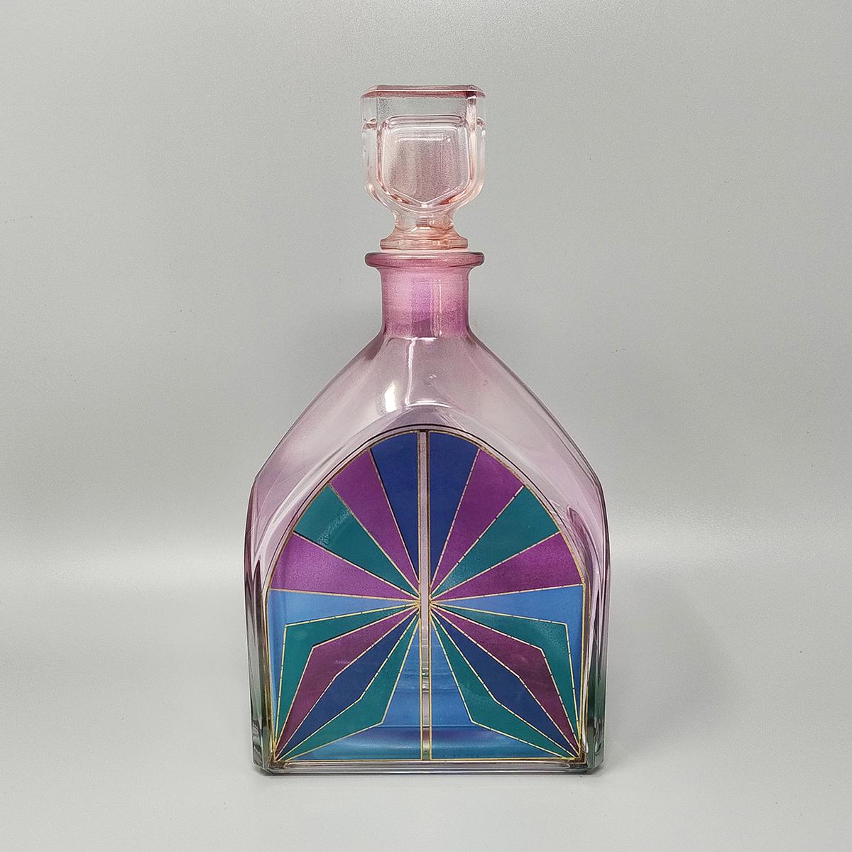 1970 Superbe carafe ou bouteille décorative colorée en cristal par Luigi Bormioli en excellent état. Fabriqué en Italie
Dimension :
5,51 x 2,75 x 10,23 pouces
cm 14 x cm 7 x cm 26 H

