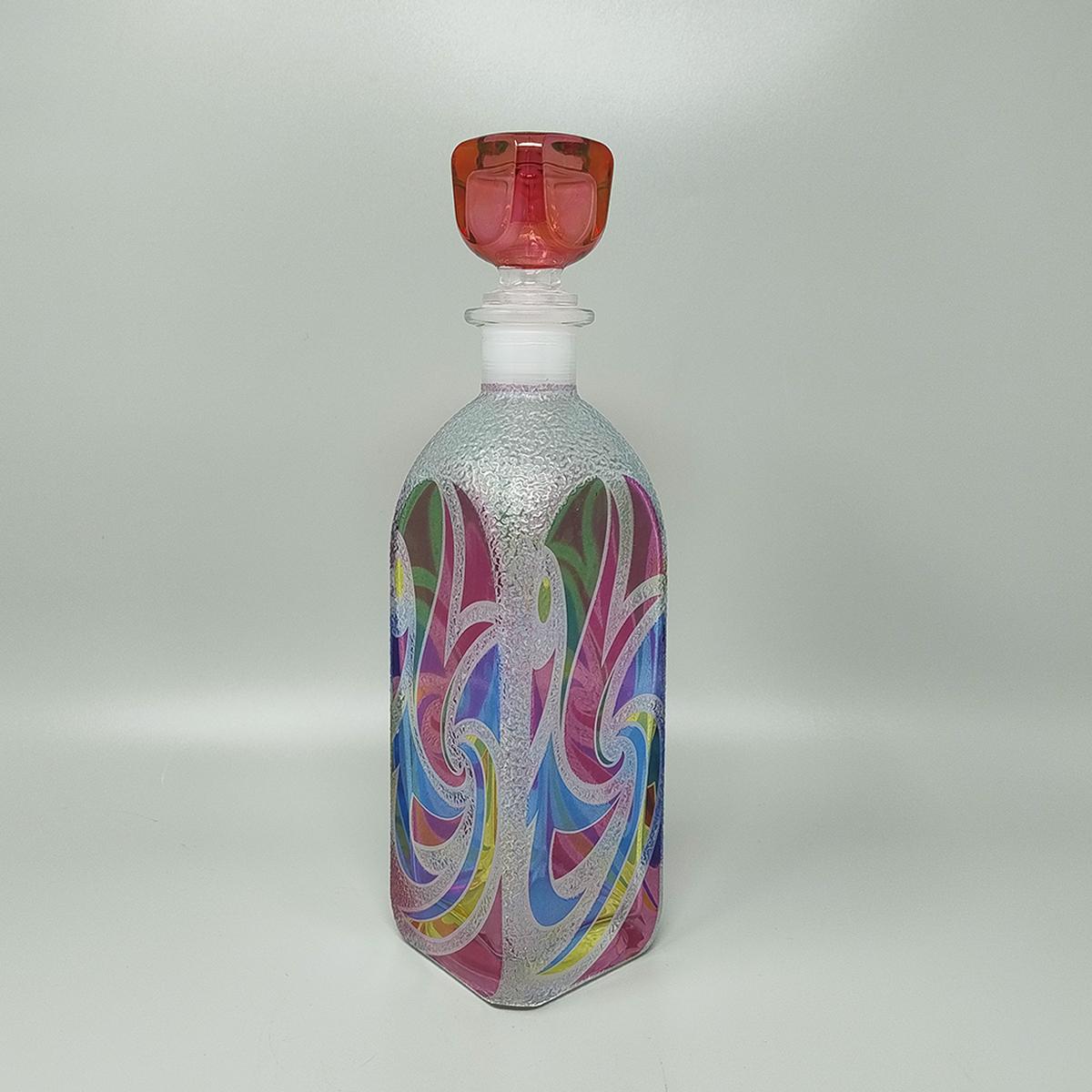 Impresionante decantador o botella decorativa de los años 70, obra de Luigi Bormioli. Fabricado en Italia Moderno de mediados de siglo en venta