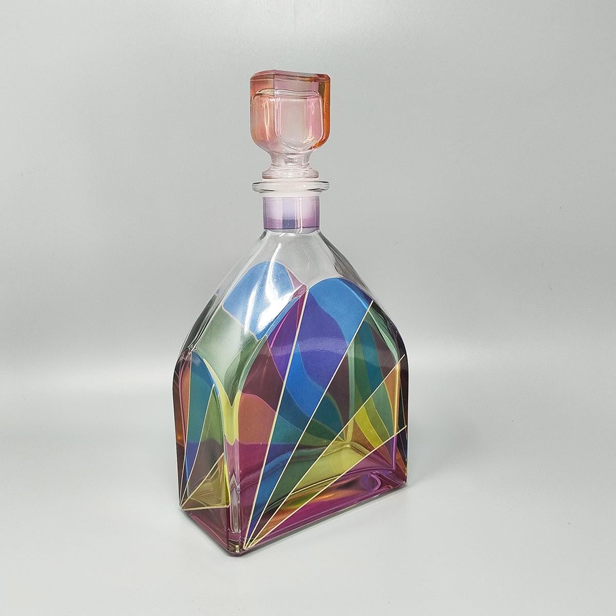 Impresionante decantador o botella decorativa de los años 70, obra de Luigi Bormioli. Fabricado en Italia Moderno de mediados de siglo en venta