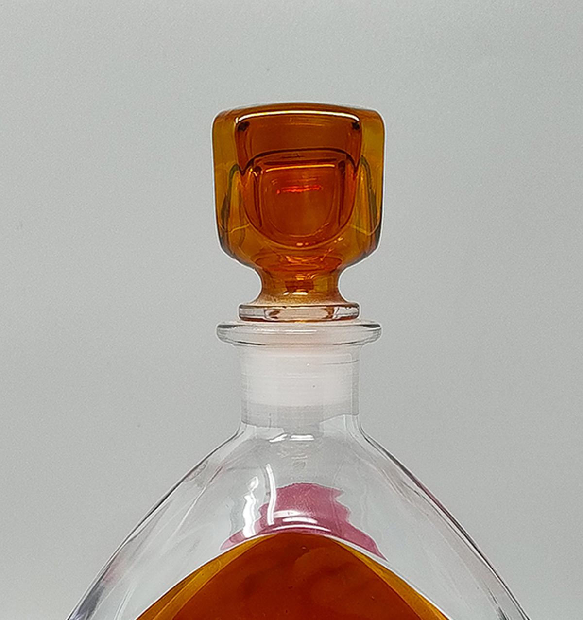 Impresionante decantador o botella decorativa de los años 70, obra de Luigi Bormioli. Fabricado en Italia Cristal en venta