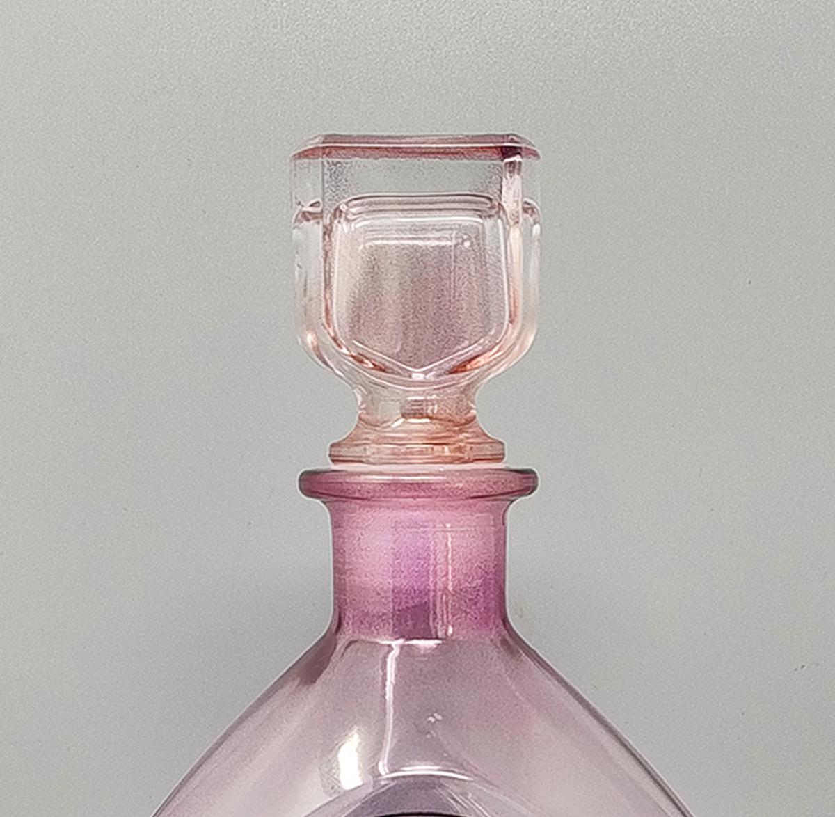 Cristal Superbe carafe ou bouteille décorative des années 1970 par Luigi Bormioli. Fabriqué en Italie en vente