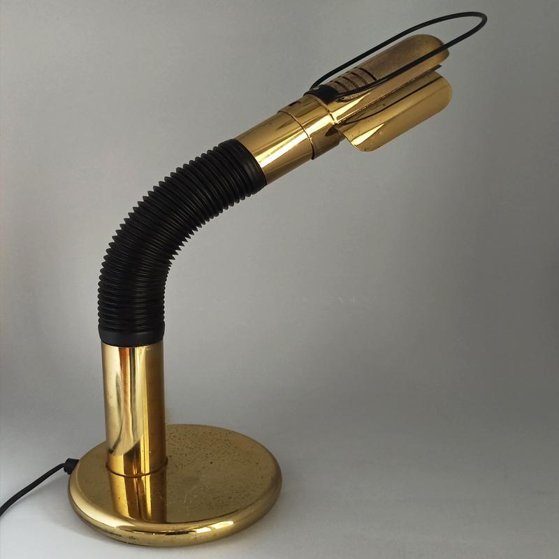 1970s Stunning Original Vintage Table Lamp in Brass design Targetti-Sankey. Made in Italy .The lamp works perfectly and is in very good condition. A true piece of modern art.
Dimensions:
7,1 x 7,1 x 19,68 H inches
L 17 cm x 17P cm x 50H cm