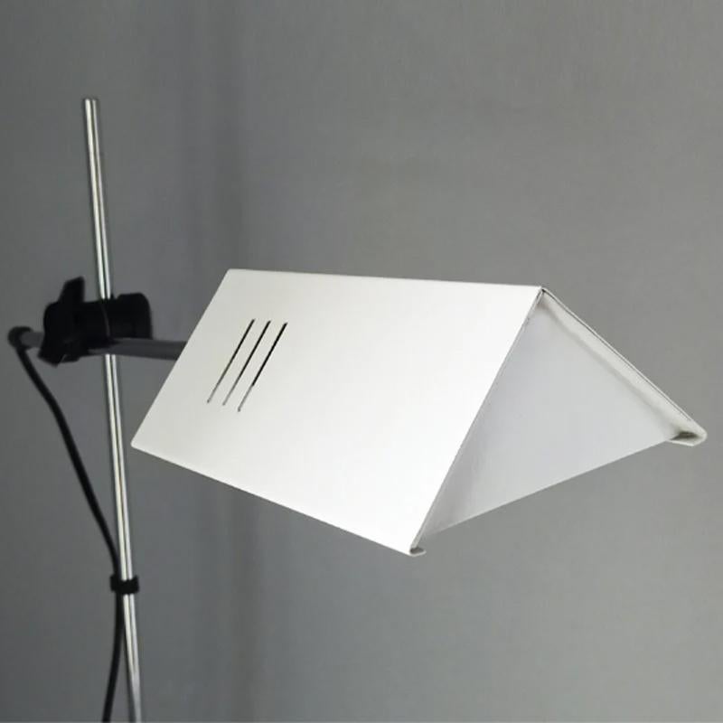Atemberaubende Original Vintage-Tischlampe in Weiß, 1970er Jahre, Design von Veneta Lumi (Moderne der Mitte des Jahrhunderts) im Angebot