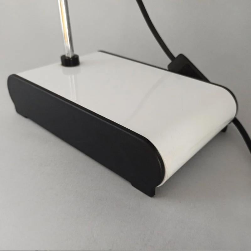 Atemberaubende Original Vintage-Tischlampe in Weiß, 1970er Jahre, Design von Veneta Lumi (Italienisch) im Angebot